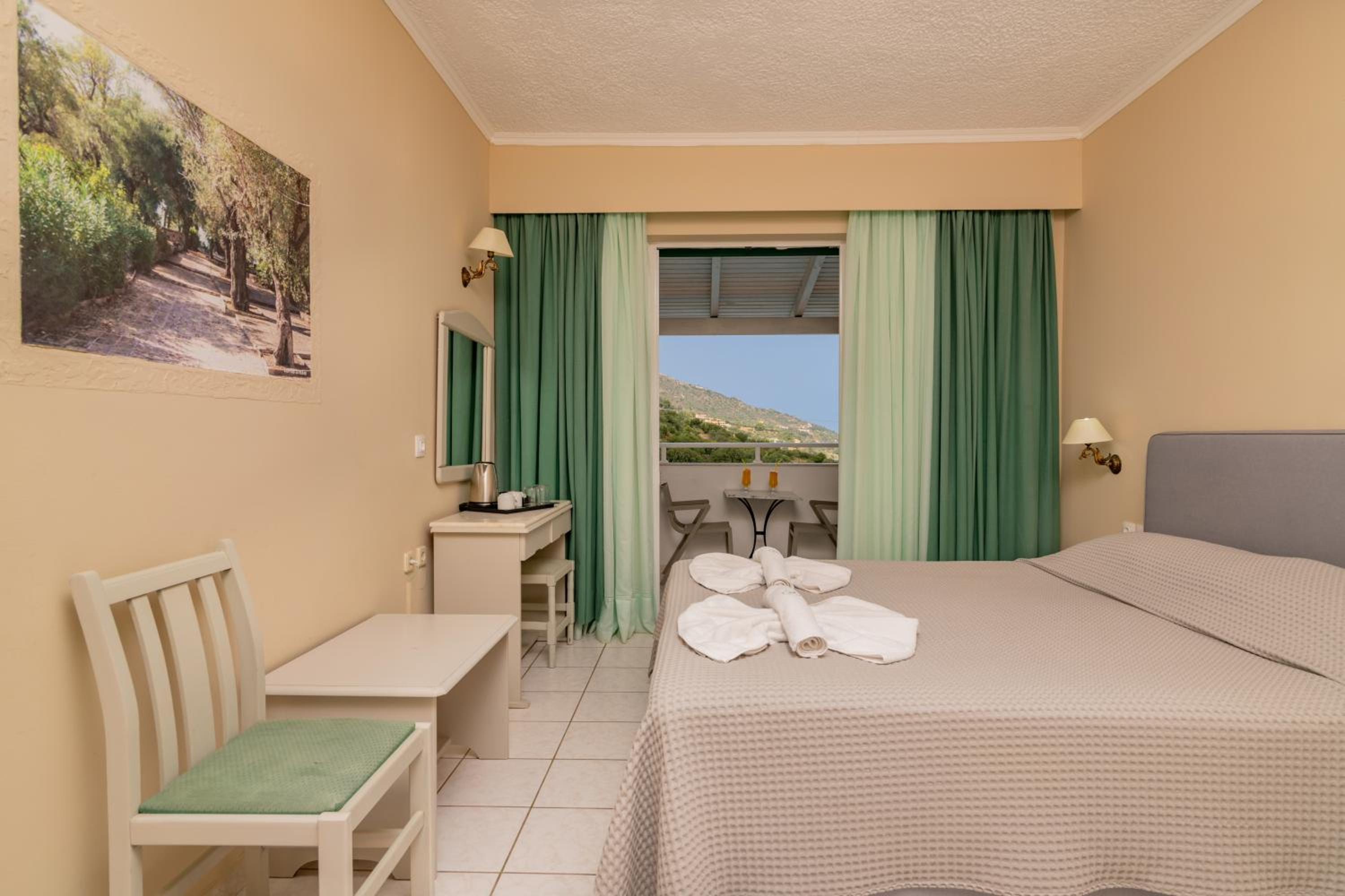 Family Room with Garden View