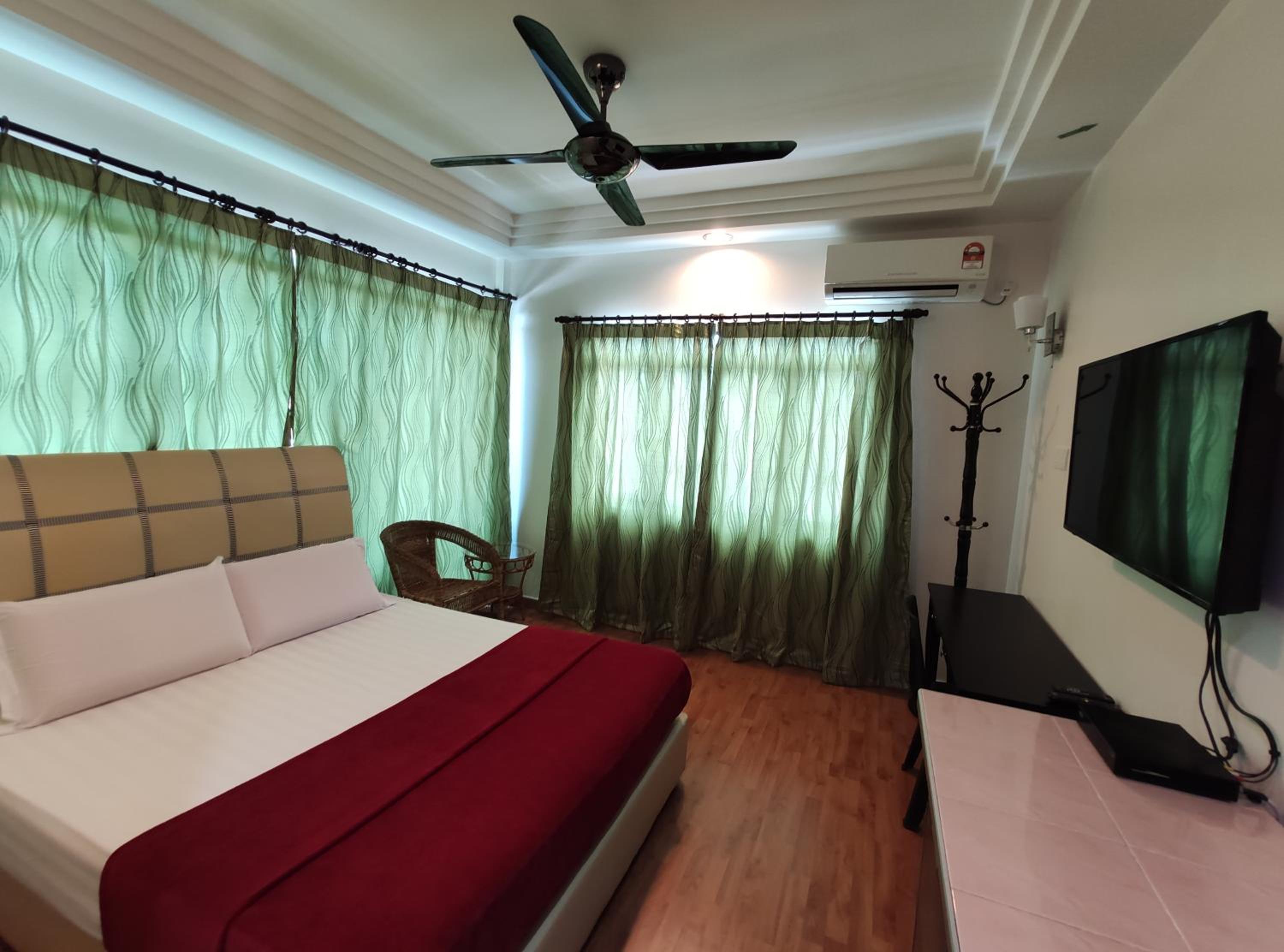 Deluxe Family Room - Photo 1
