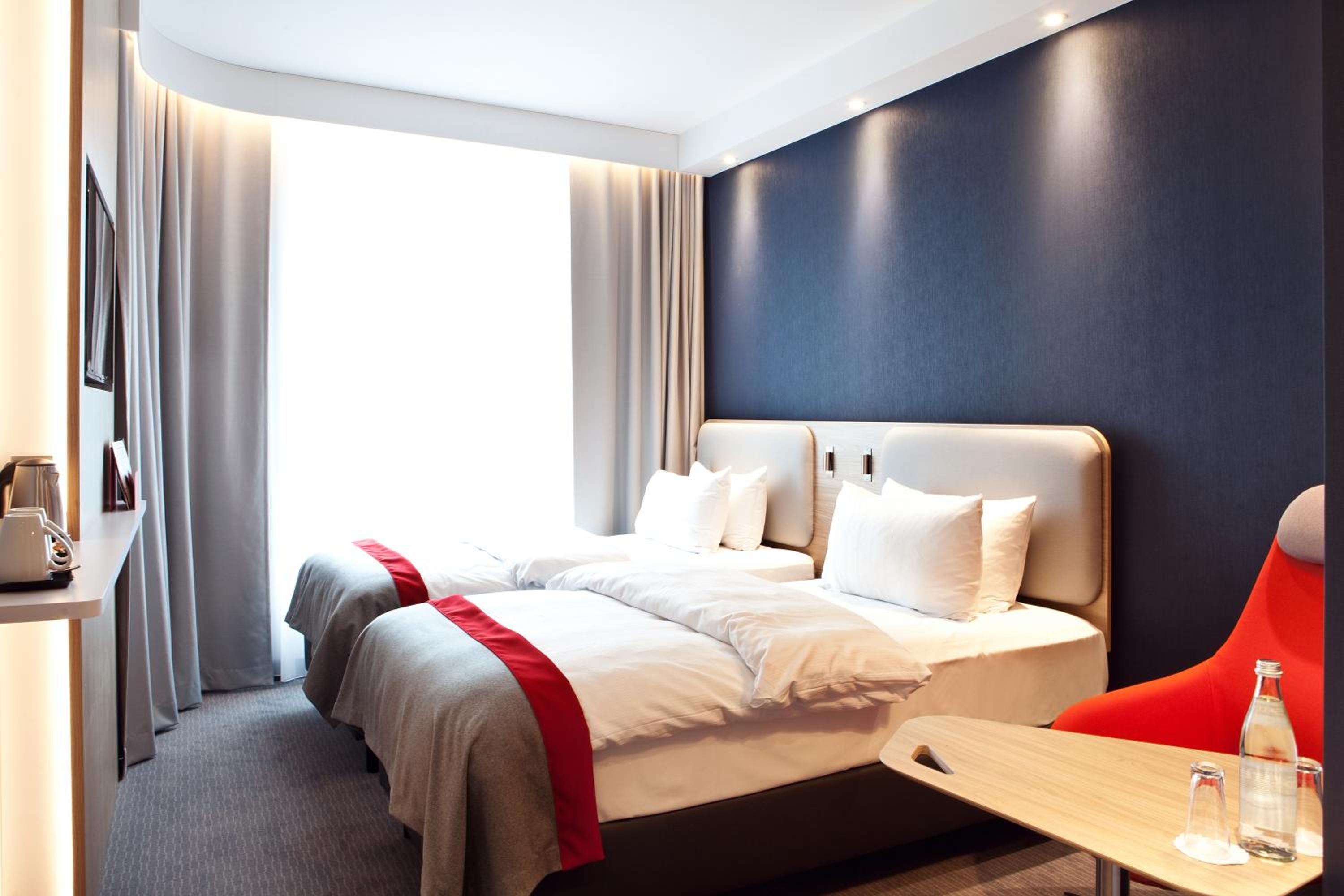 Standard Twin Room - Photo 4