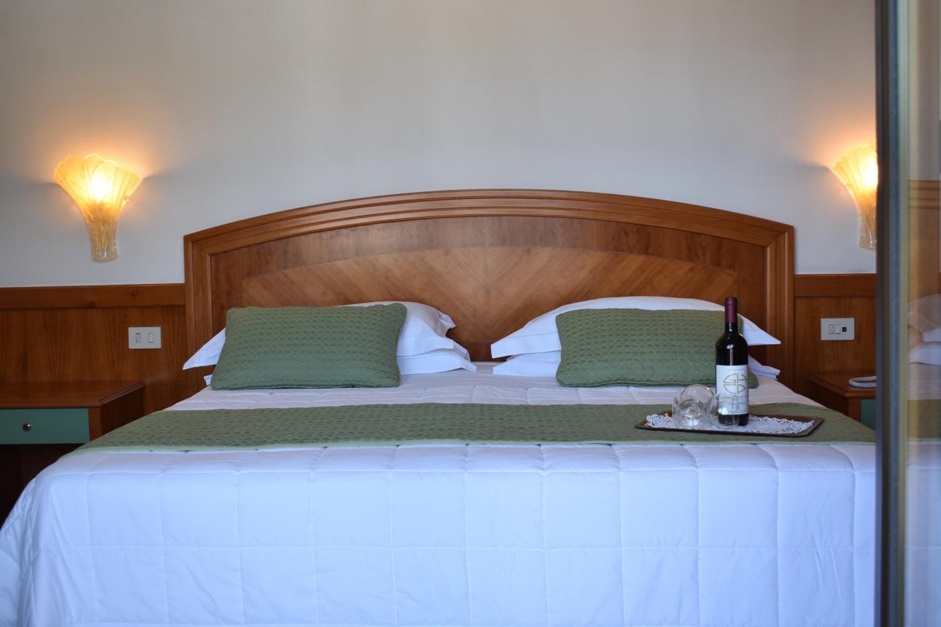 Basic Double or Twin Room - Photo 1