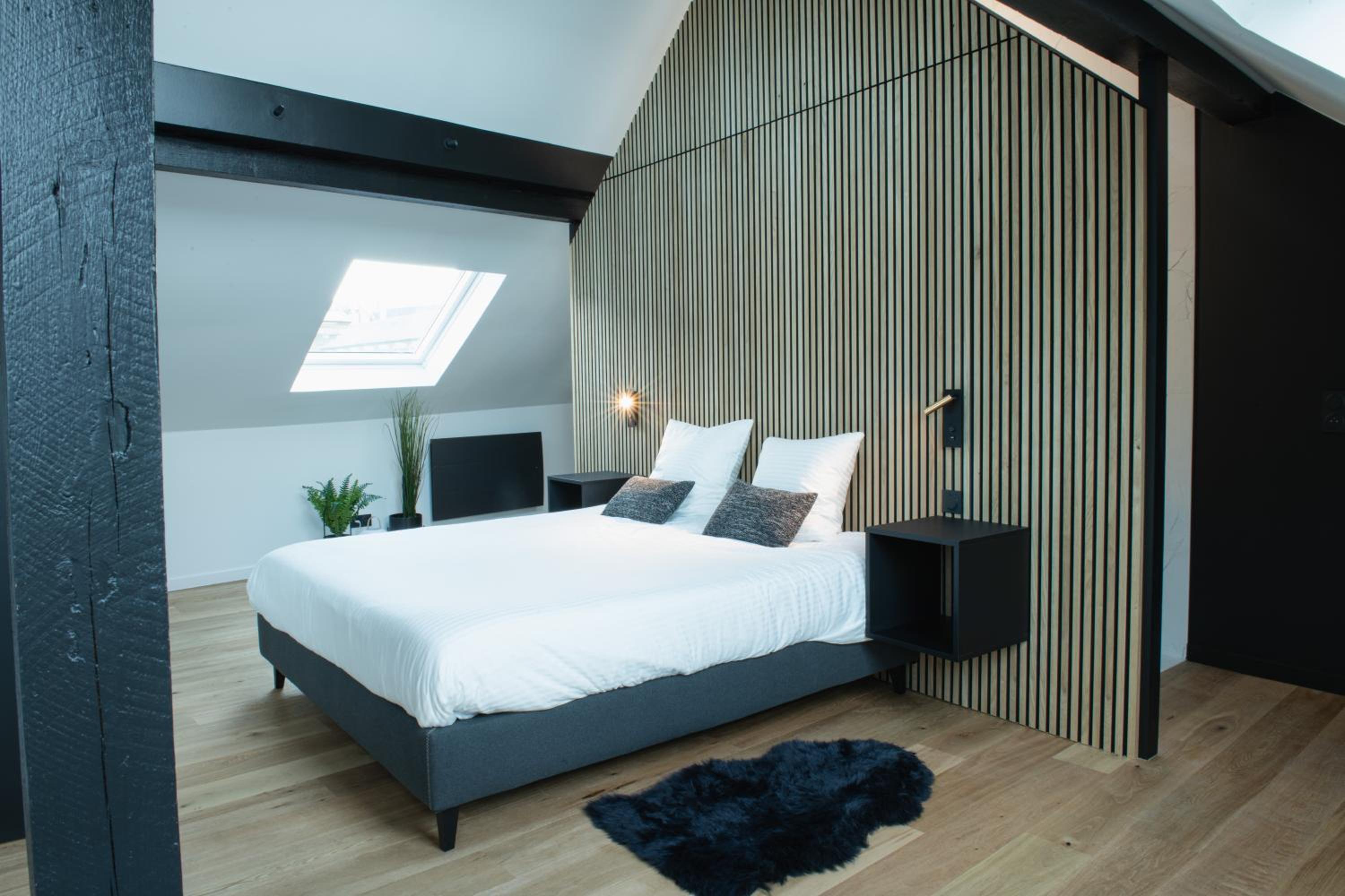Suite with Hot Tub - Photo 3