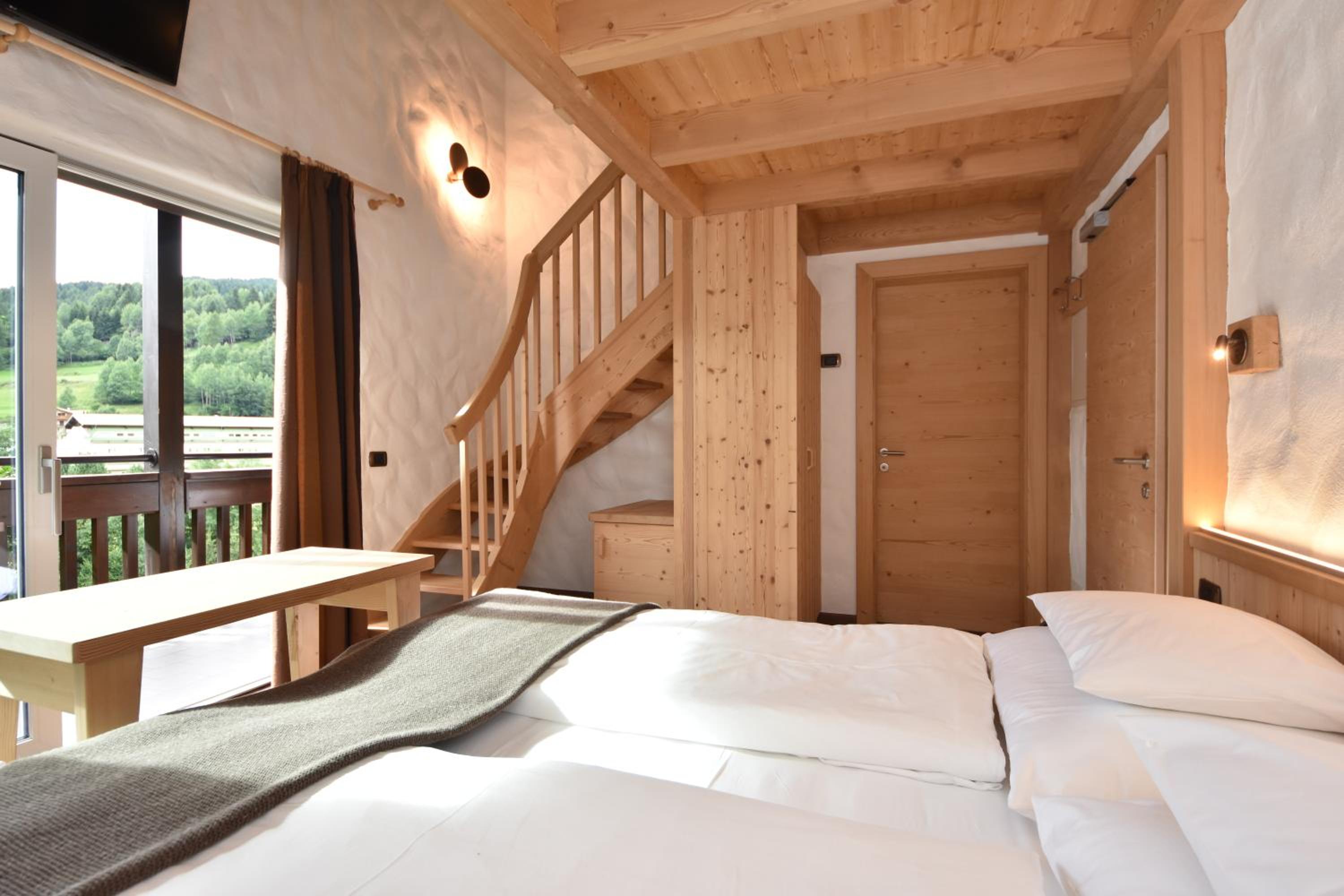 Deluxe Room - Photo 5