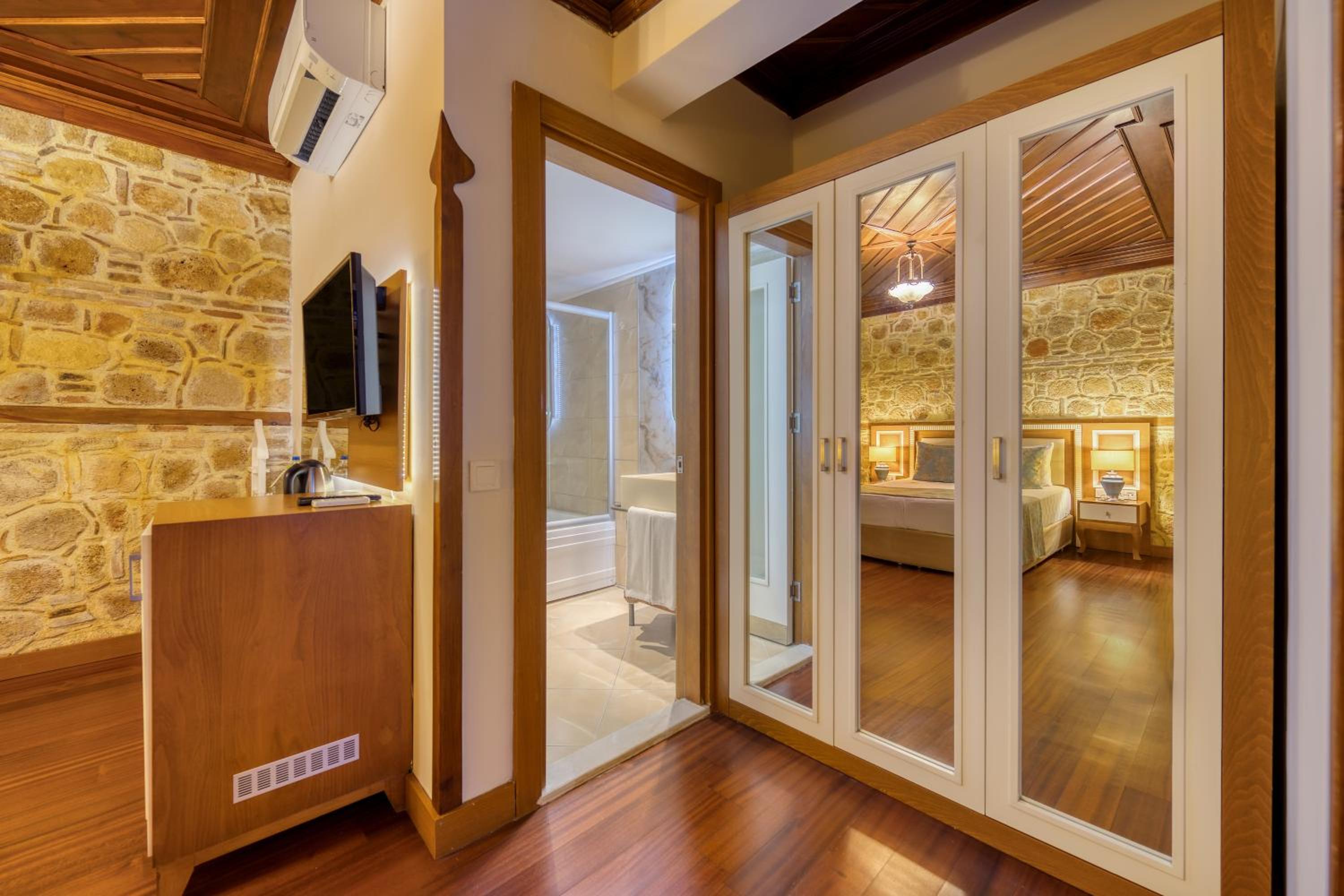 Junior Suite thumbnail 5
