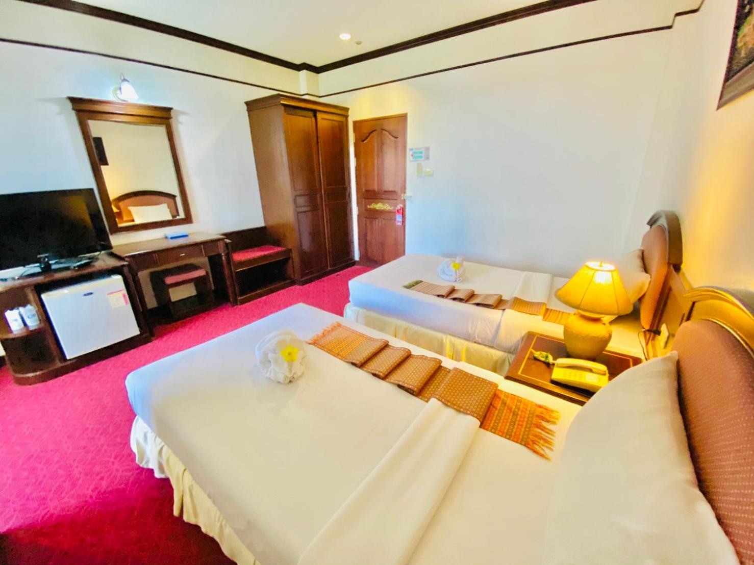 Superior Twin Room with City View - Photo 5