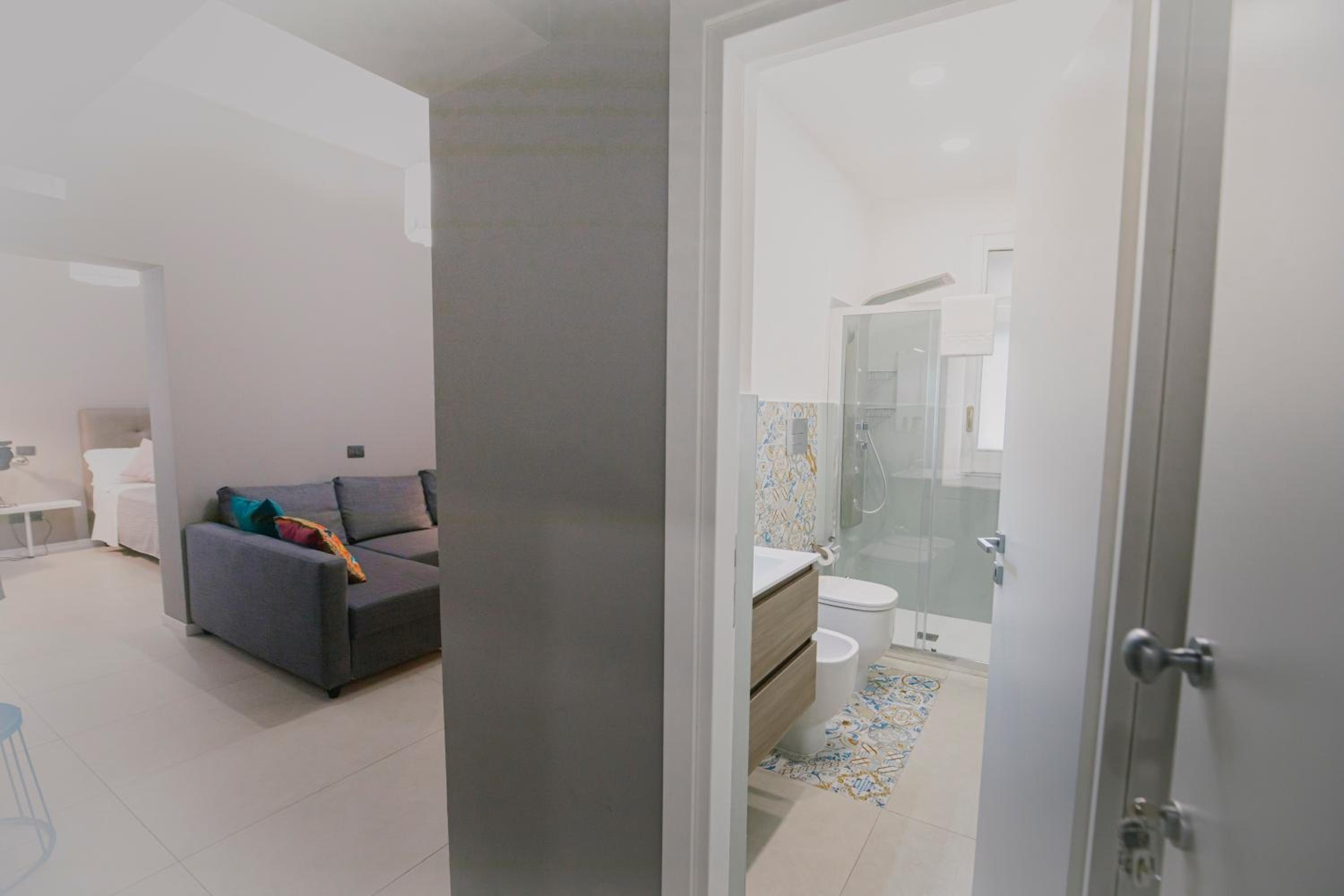 Suite - Photo 3