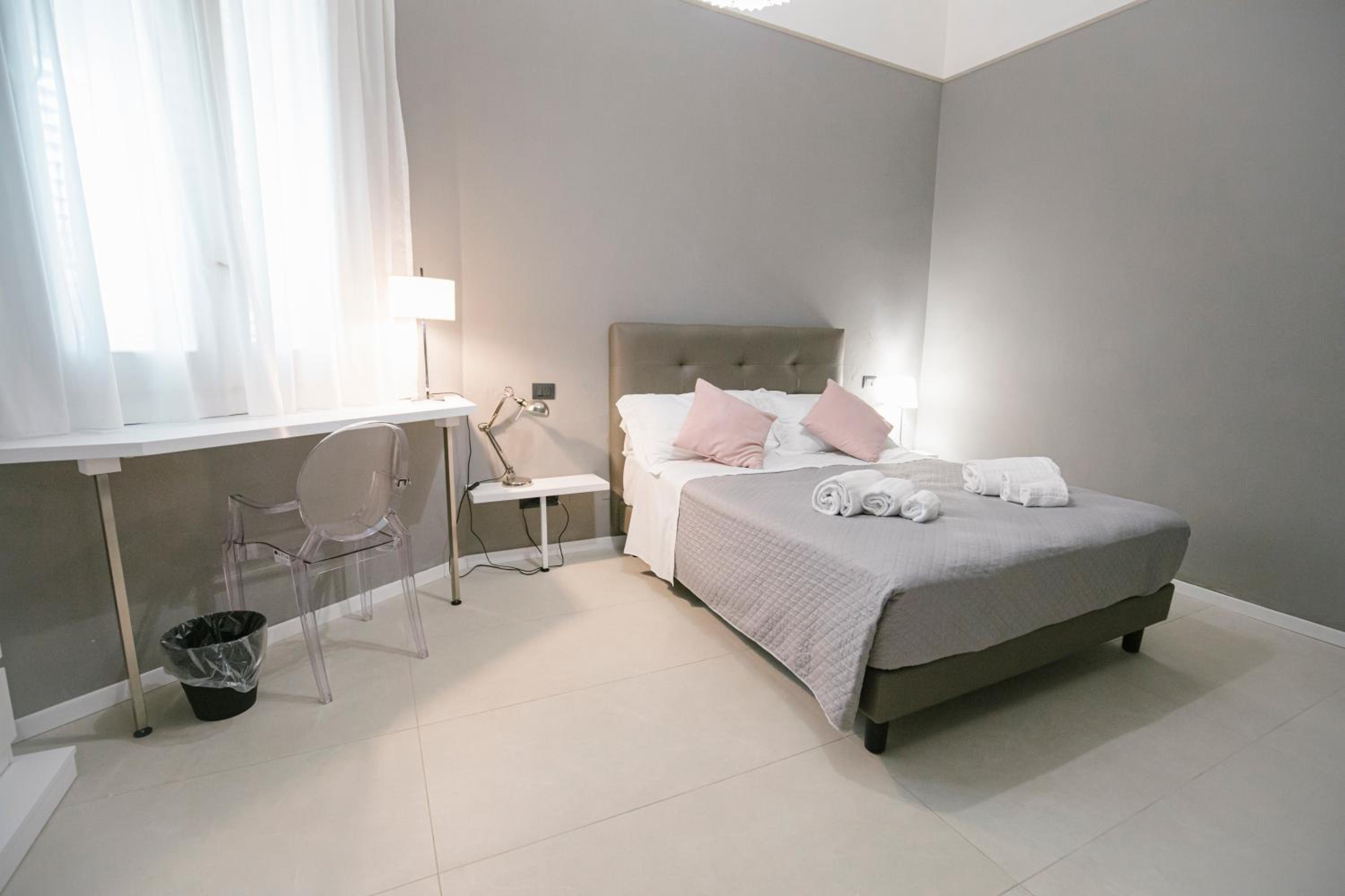 Suite - Photo 1