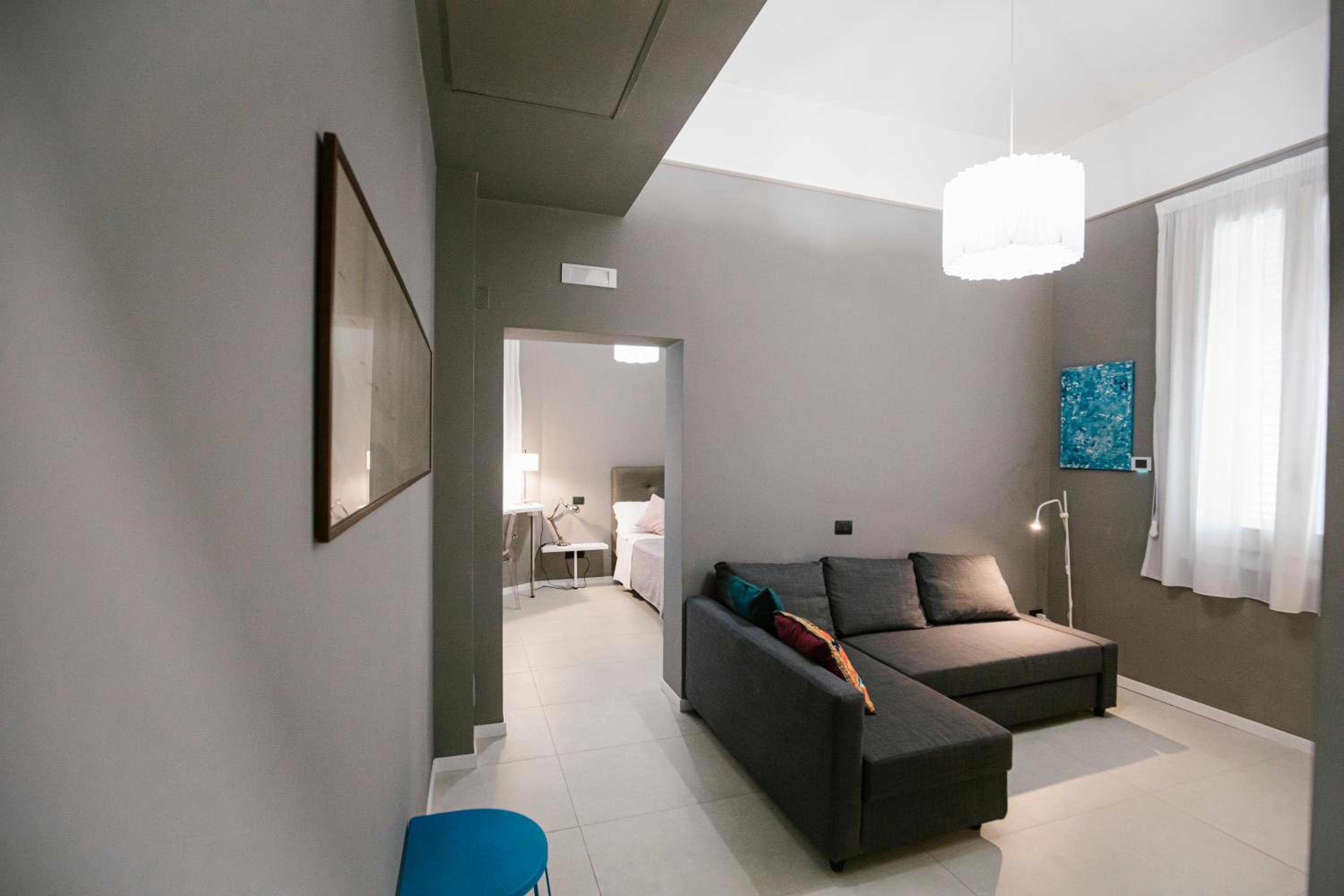 Suite - Photo 9