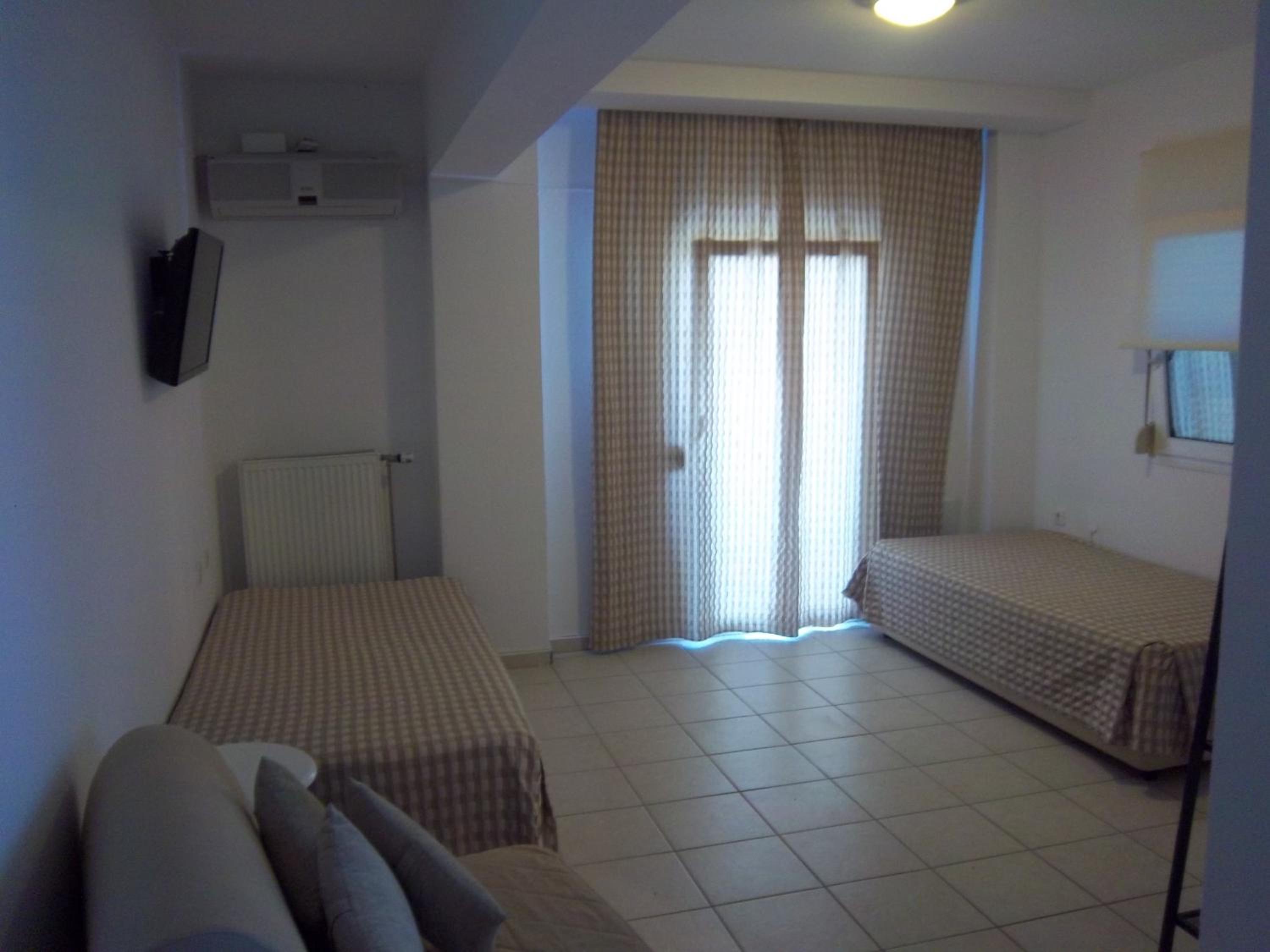 One-Bedroom Apartment with Balcony (5 Adults) photo 1
