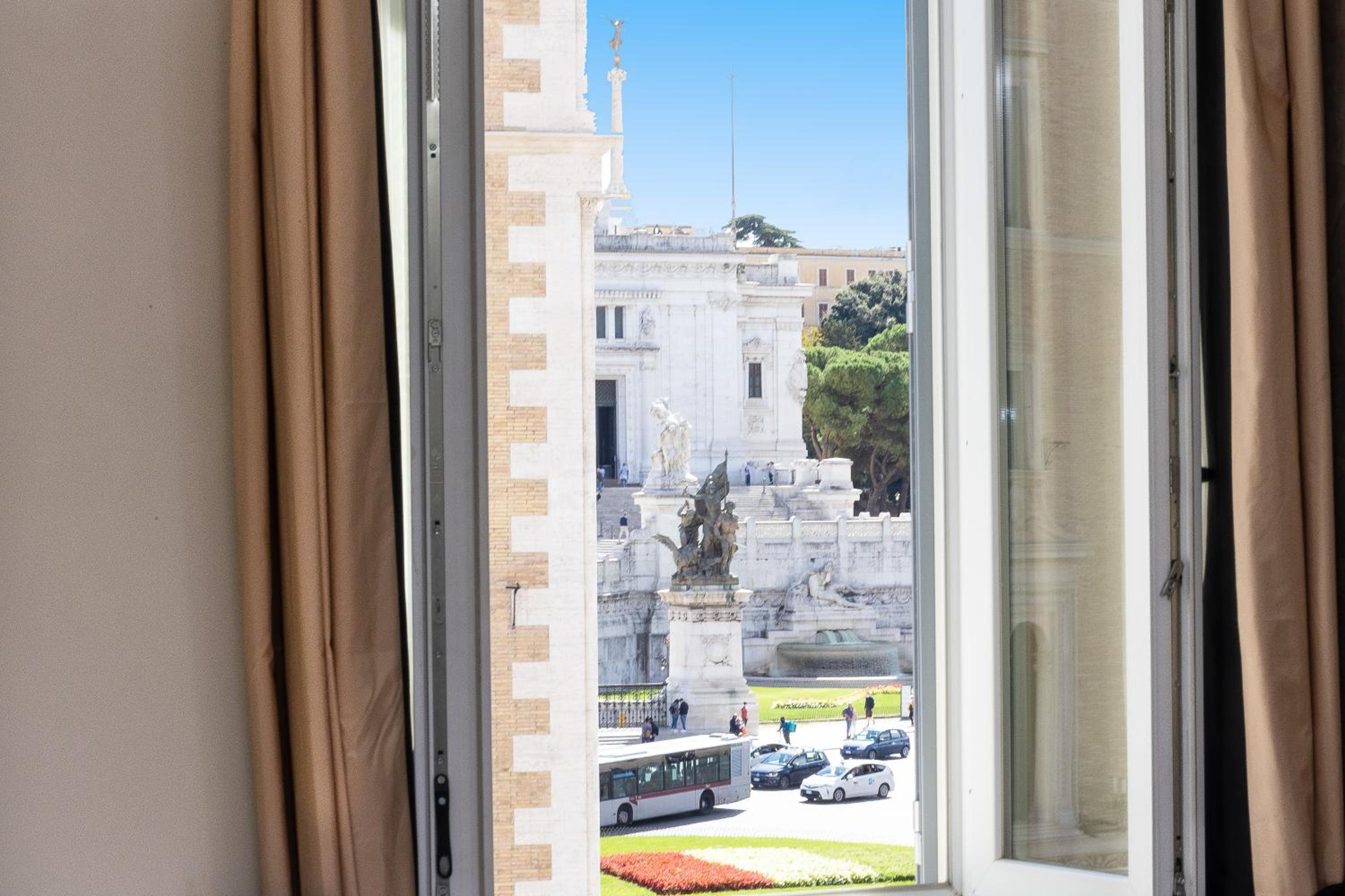 Deluxe Double Room with Bath photo 3