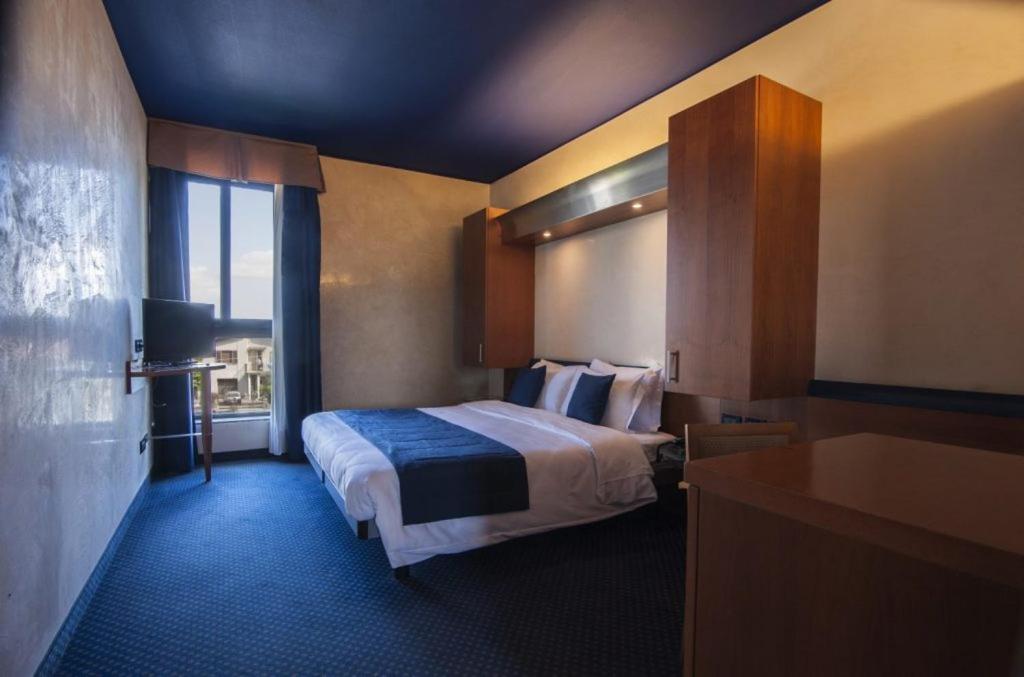 Double or Twin Room photo 3