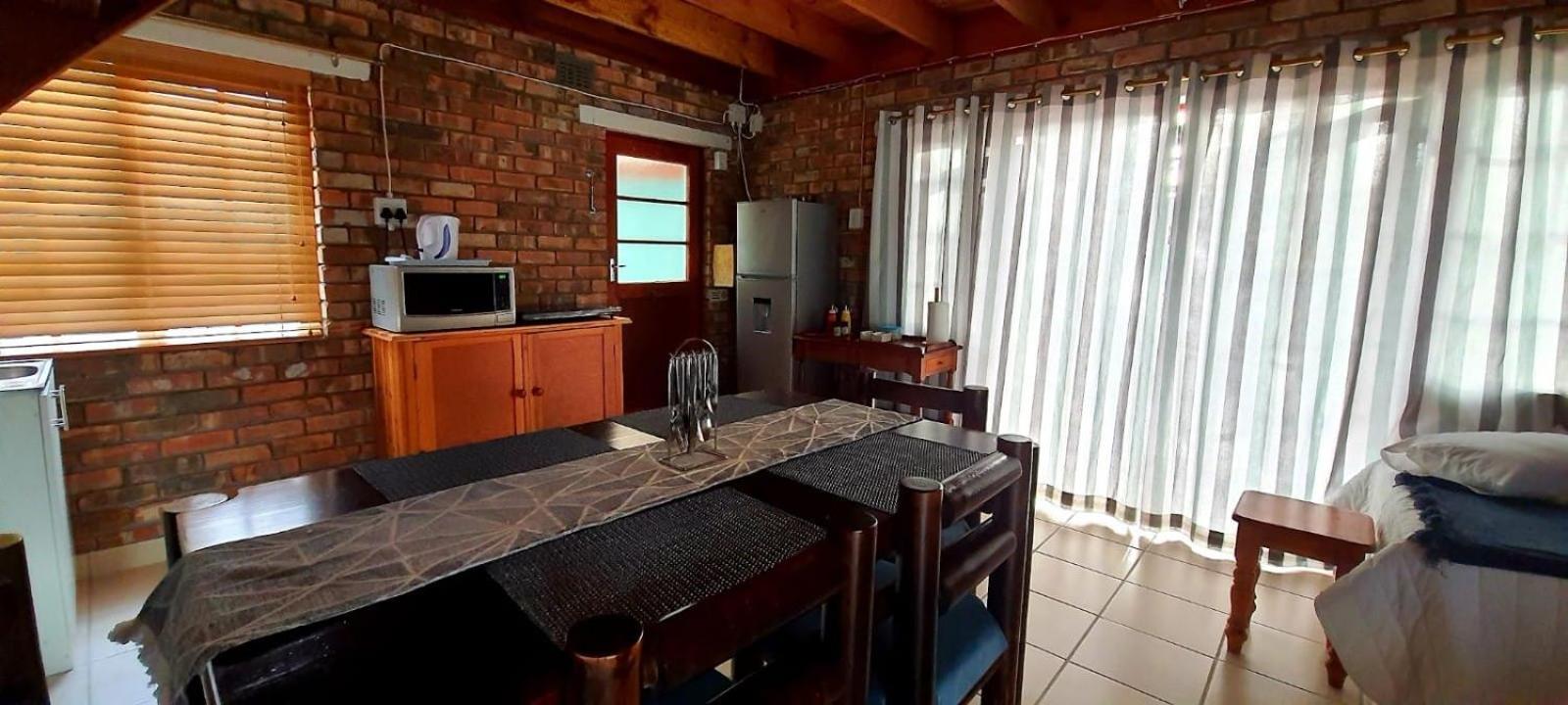 One-Bedroom Apartment - Photo 5