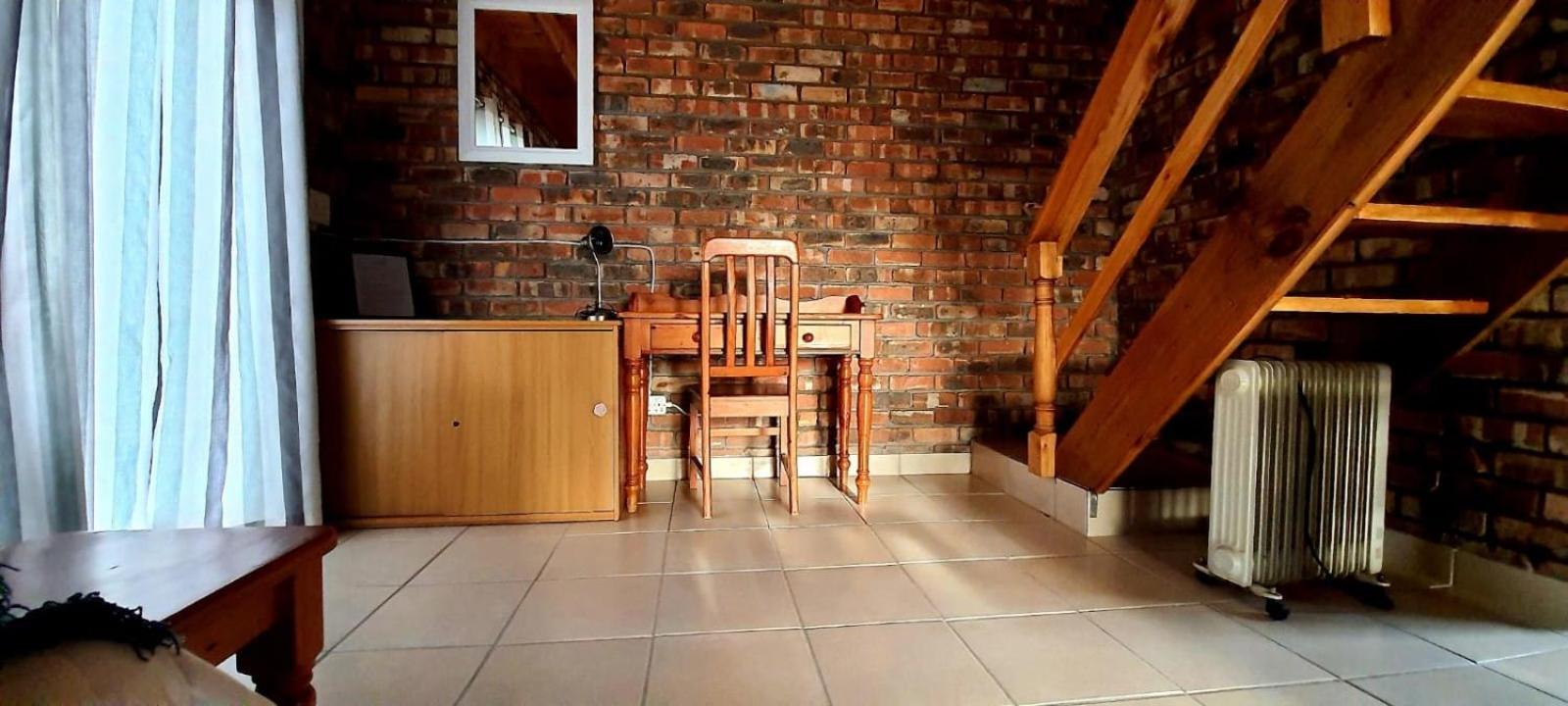 One-Bedroom Apartment - Photo 12