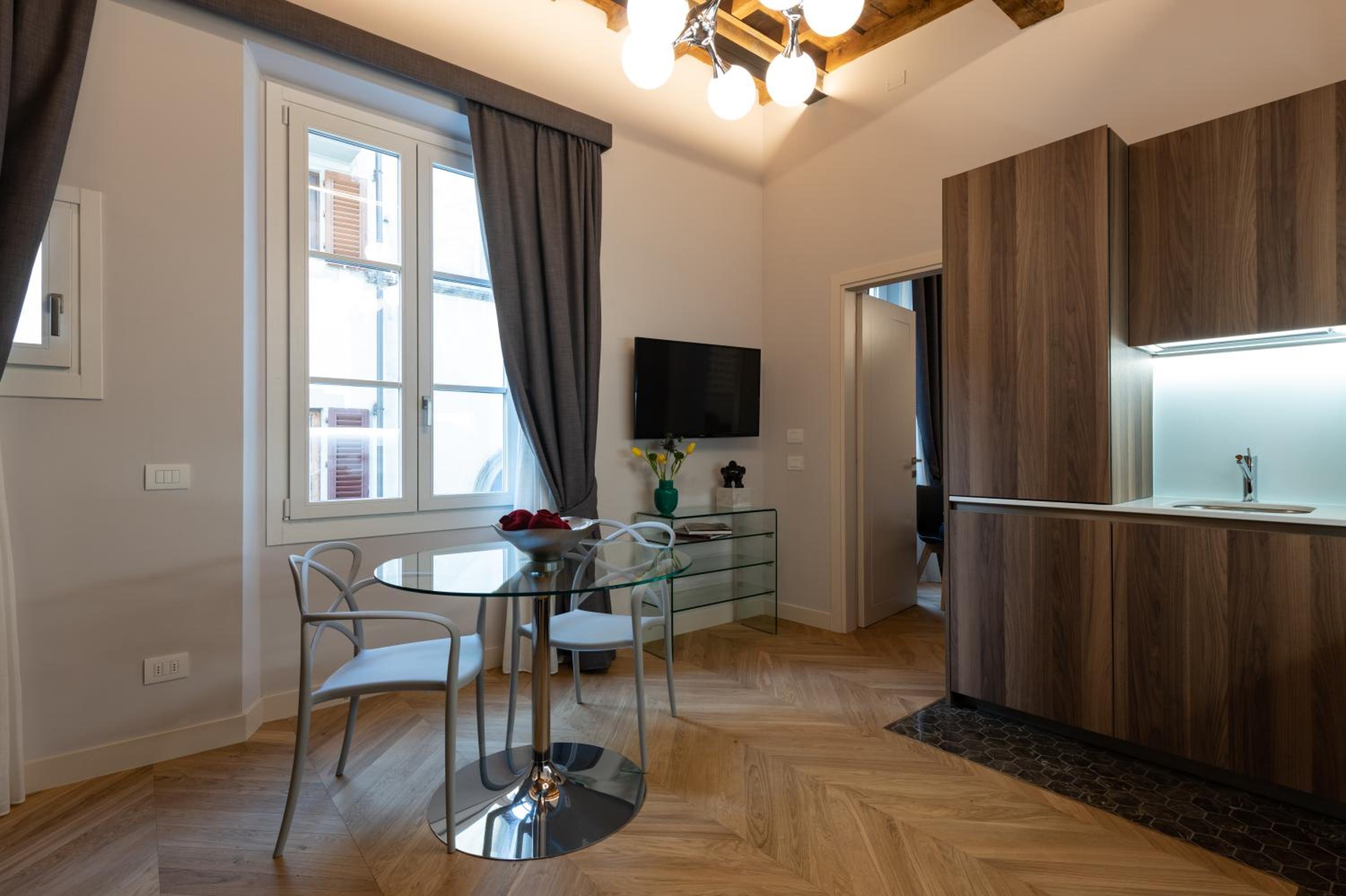One-Bedroom Apartment photo 2