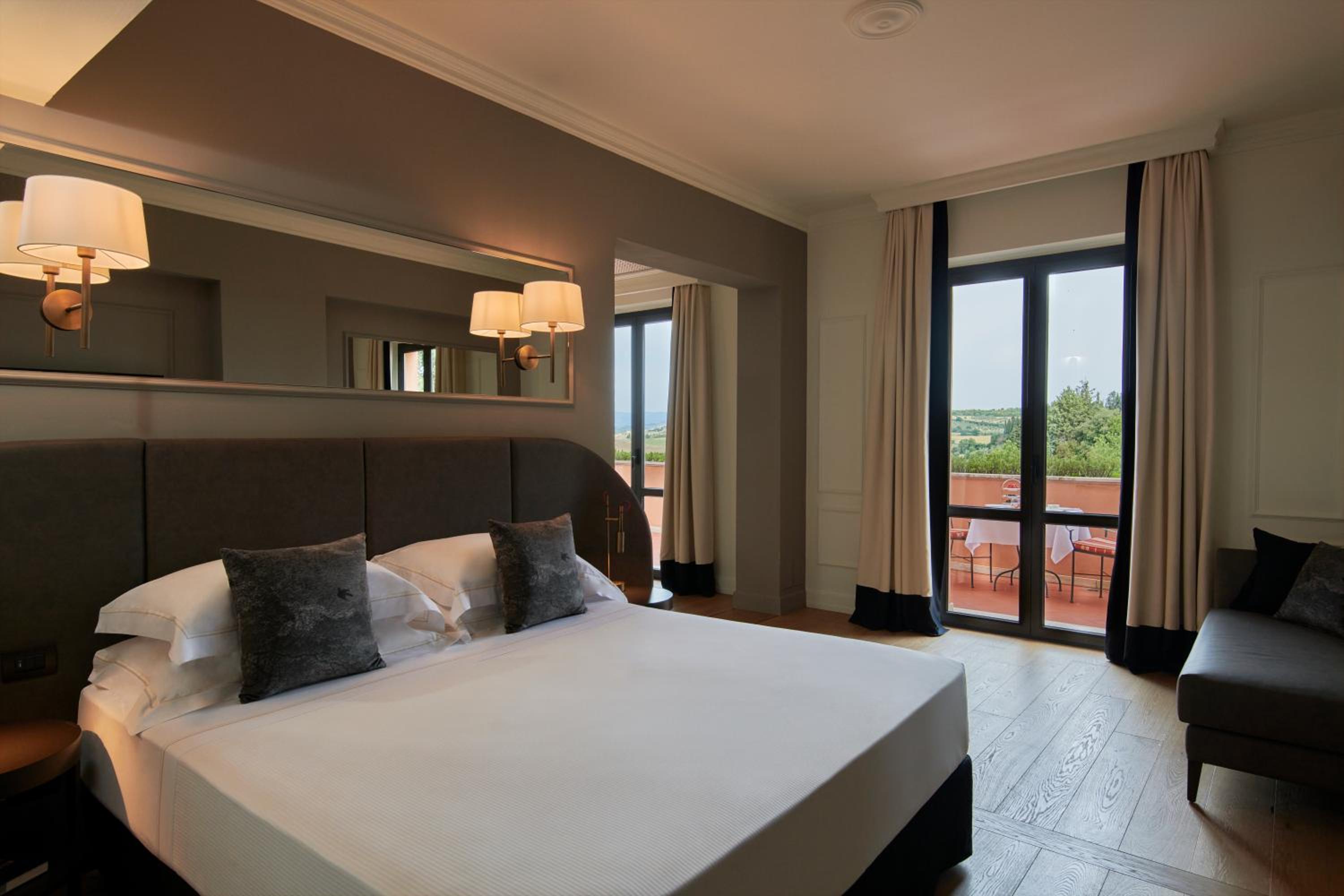 Grand Suite (Non Smoking) - Photo 1
