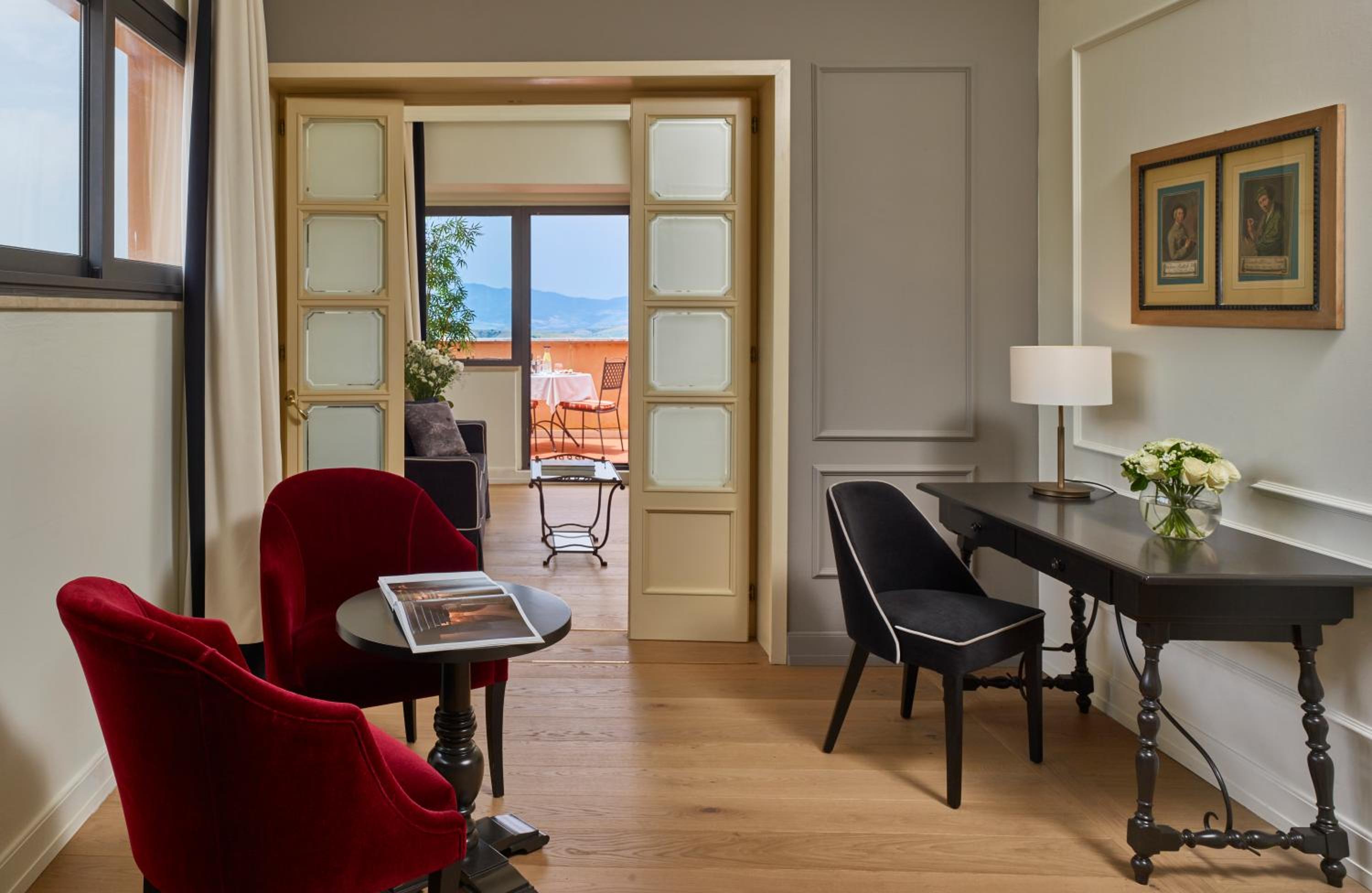 Grand Suite (Non Smoking) - Photo 5