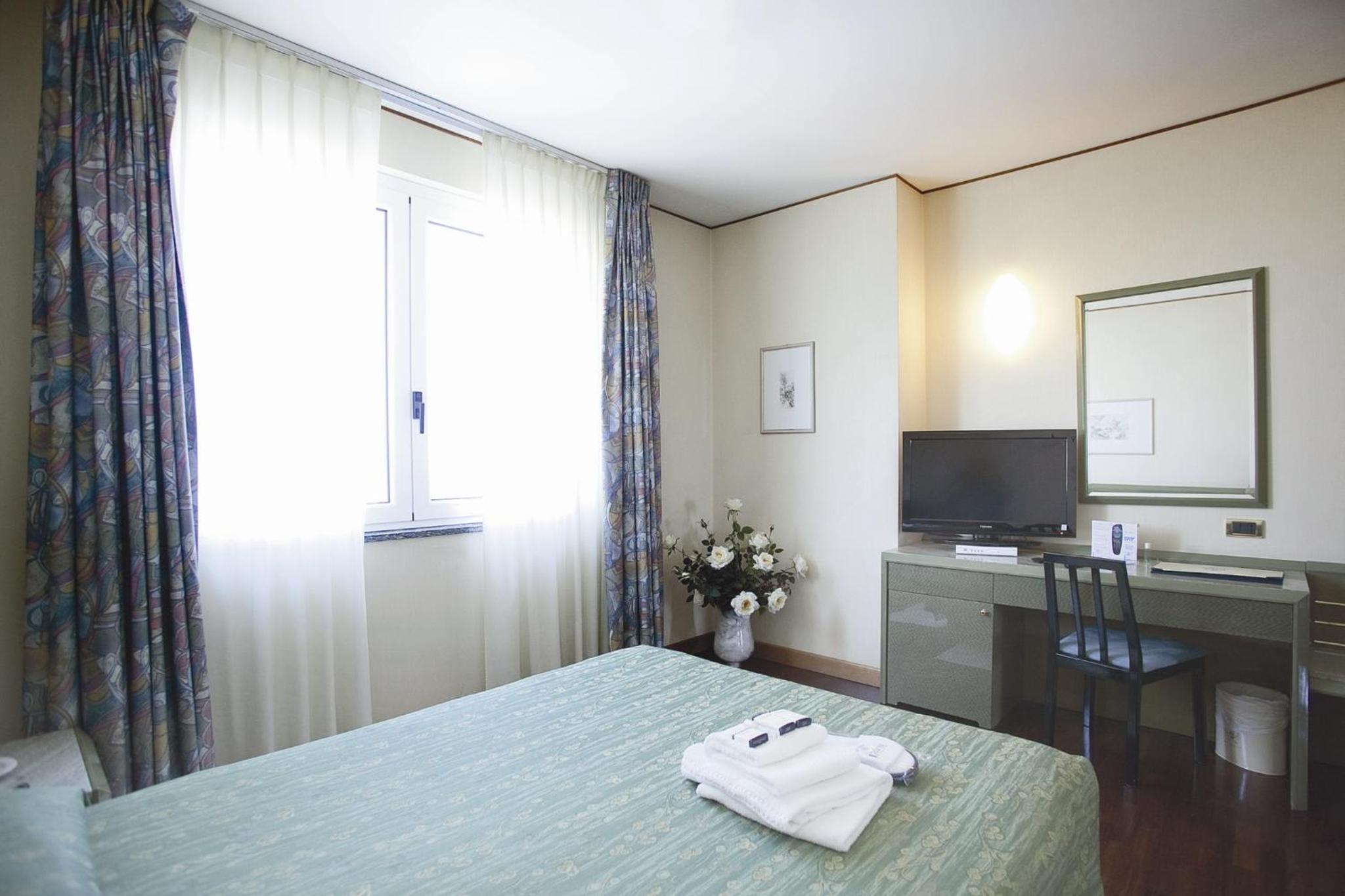 Double Room with disabled access - Photo 1