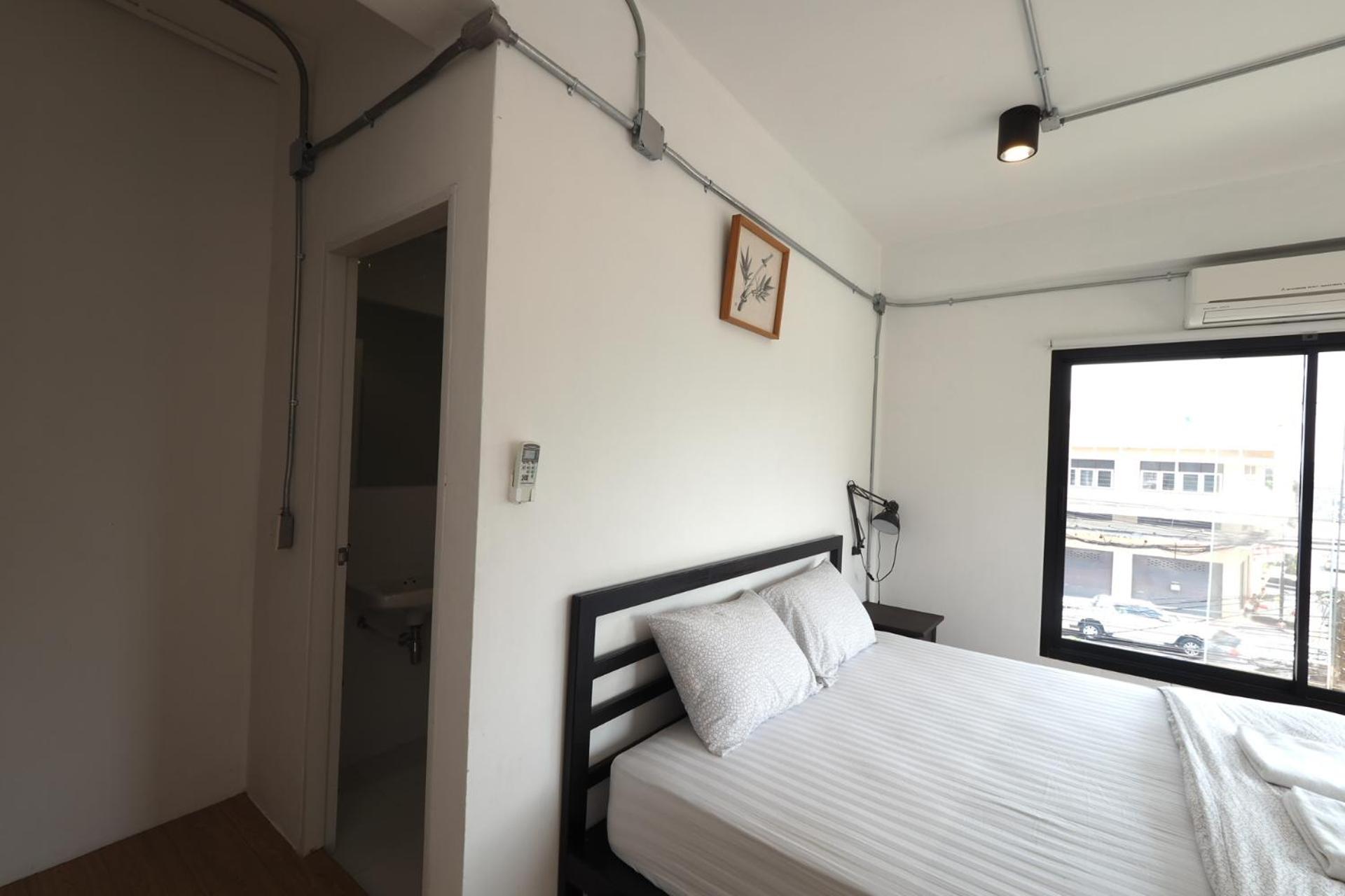 Deluxe Double Room - Photo 9