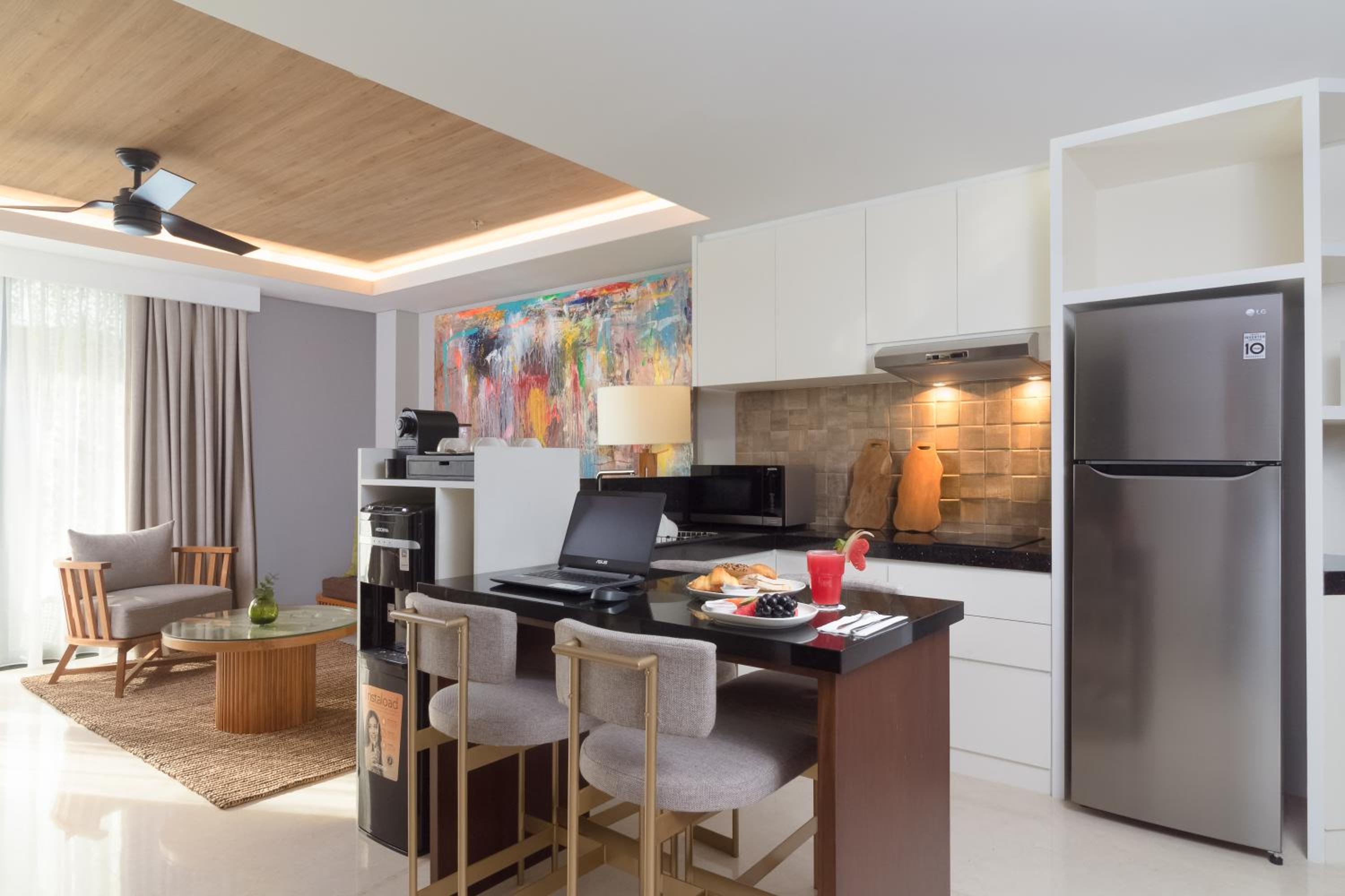 Two-Bedroom Suite - Photo 18