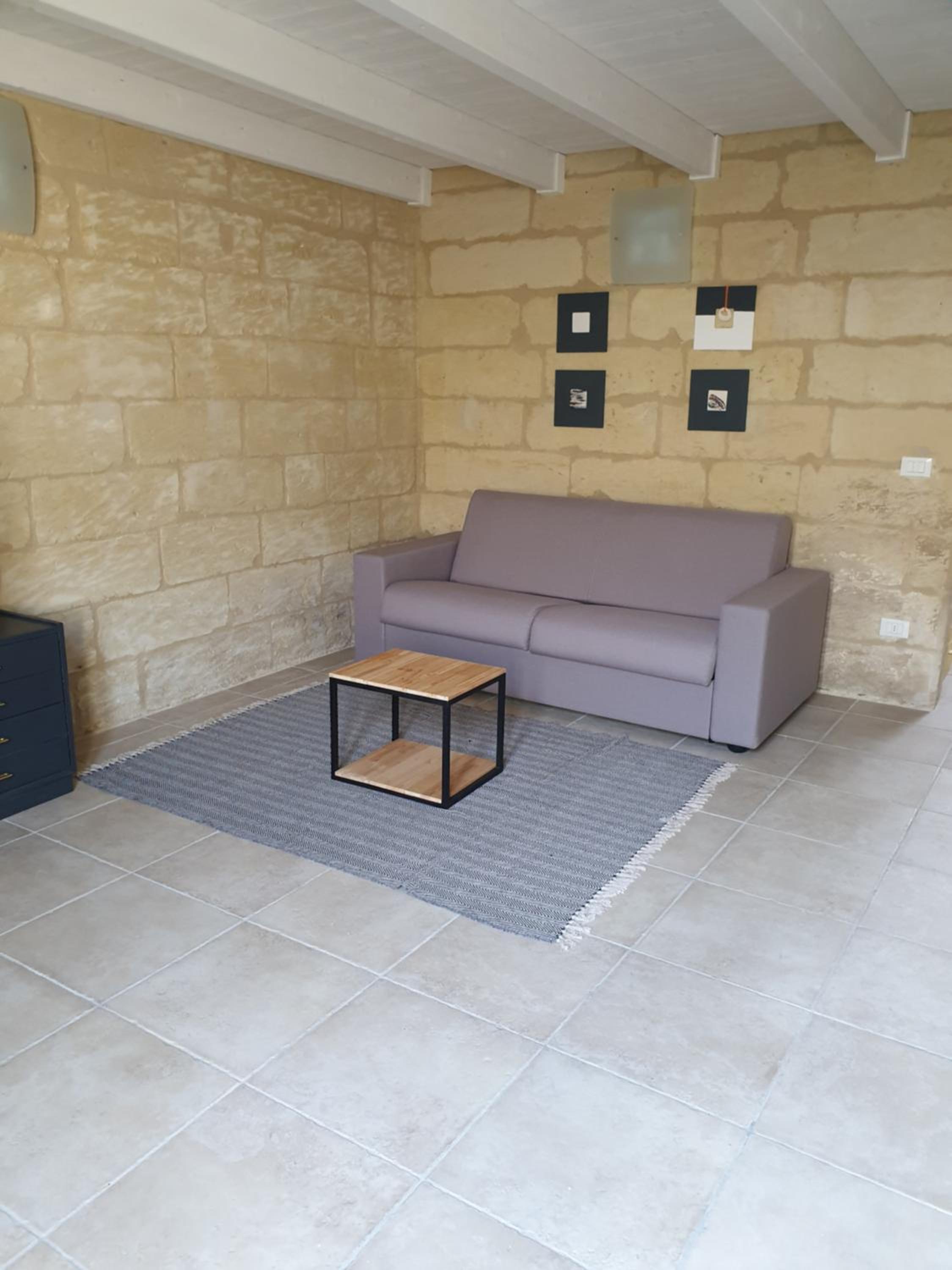 One-Bedroom House photo 1