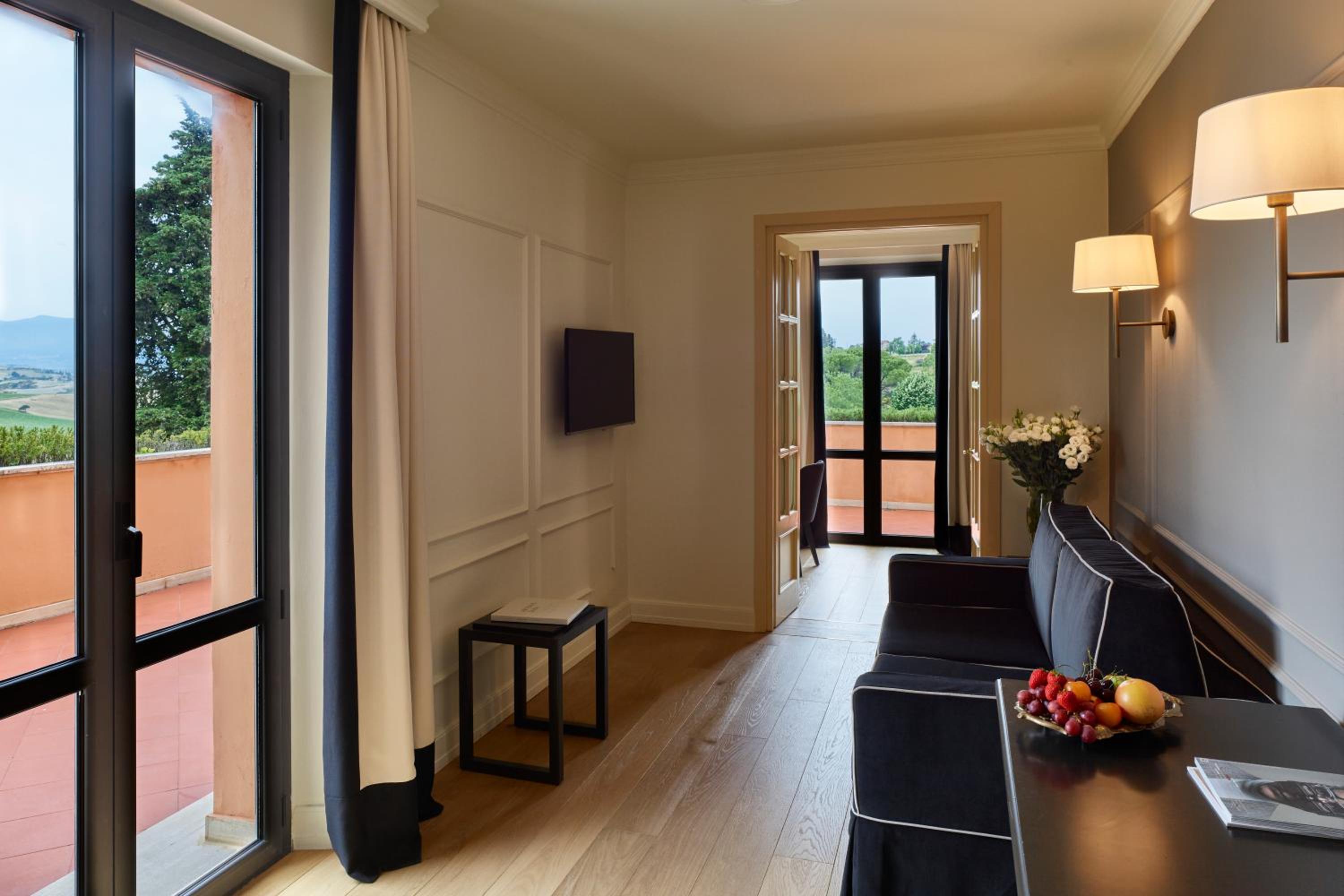Grand Suite (Non Smoking) - Photo 2