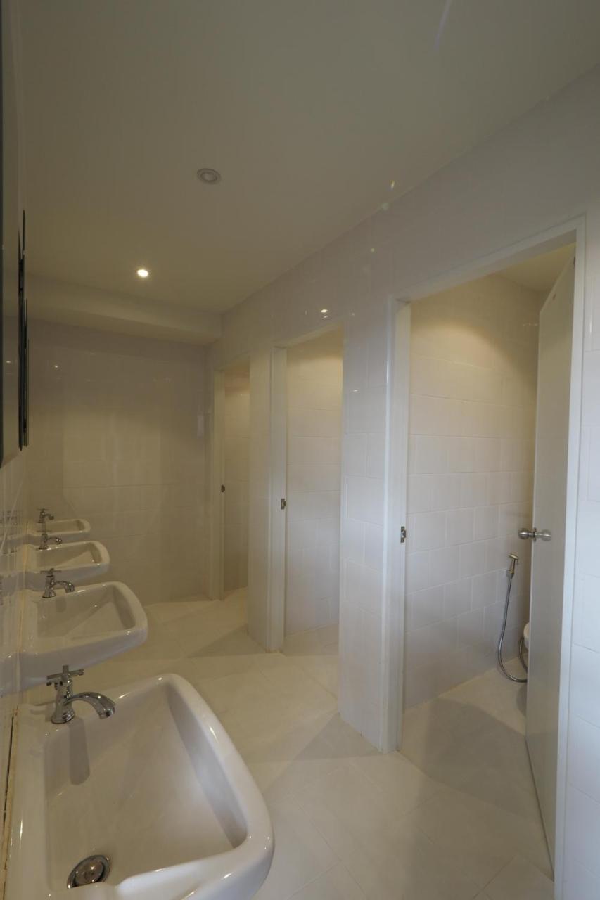 Family Room With Shared Bathroom photo 2