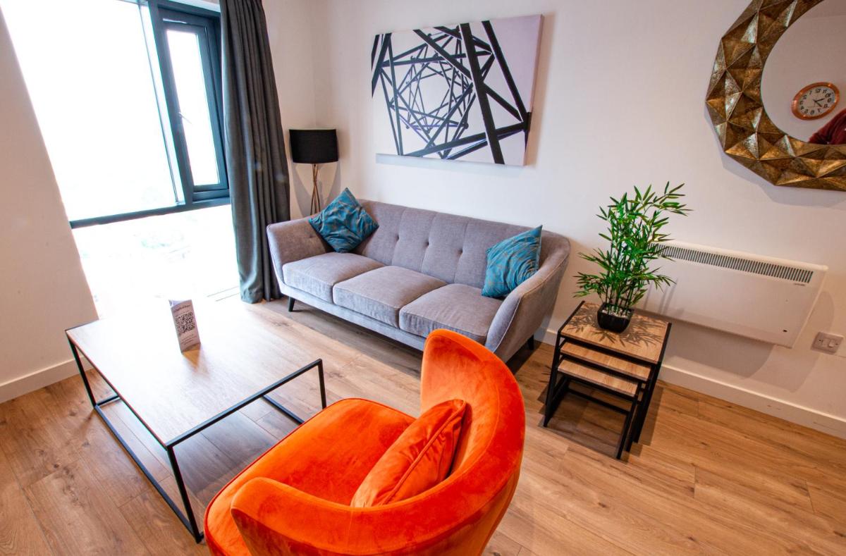 One-Bedroom Apartment photo 1