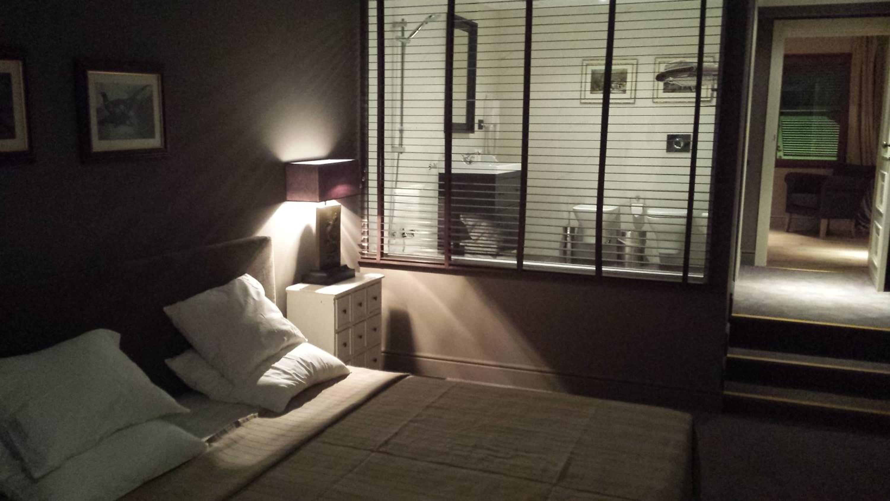 Double Room with Free Secured Parking - Photo 6