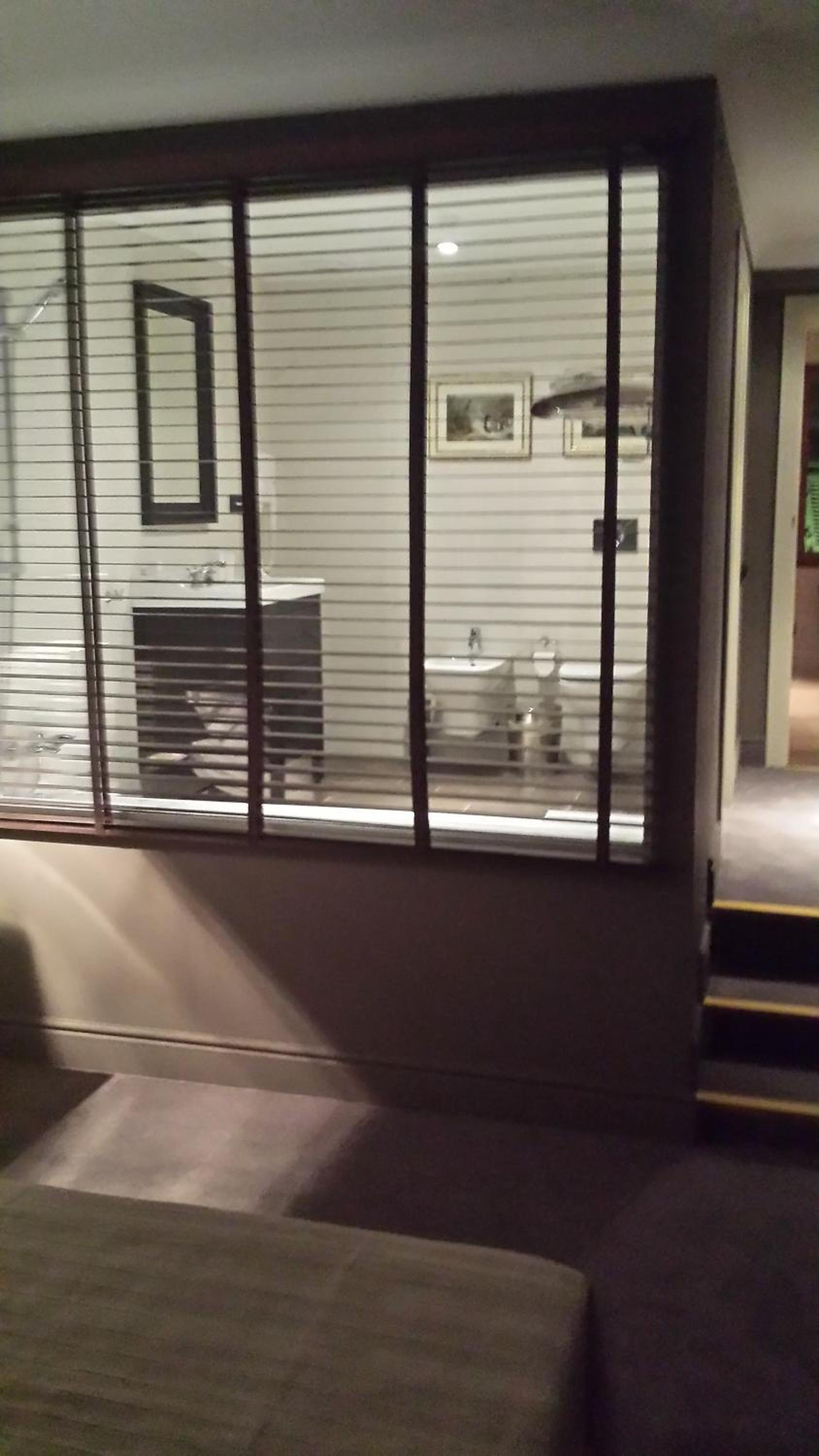 Double Room with Free Secured Parking - Photo 3