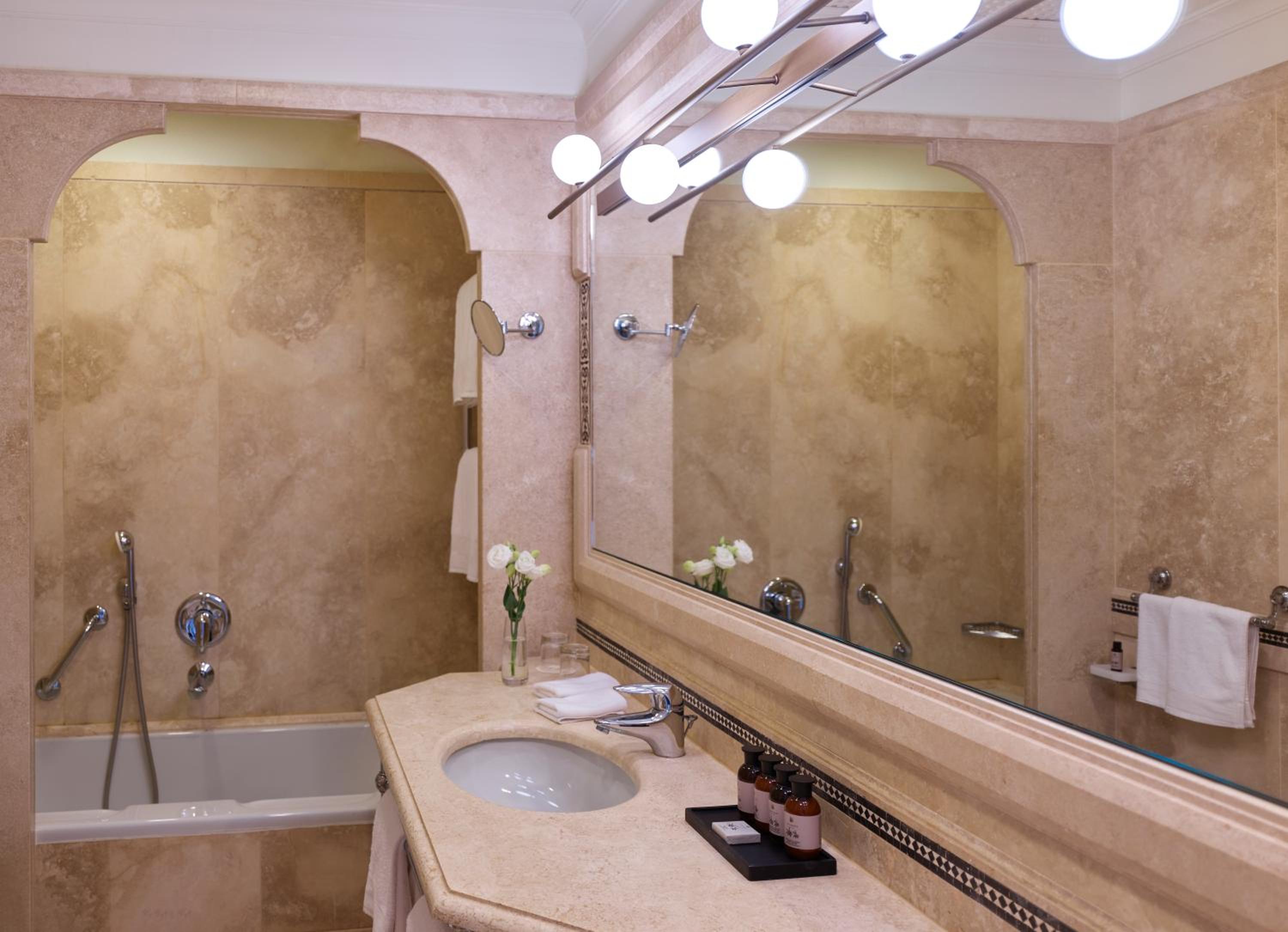 Grand Suite (Non Smoking) - Photo 6