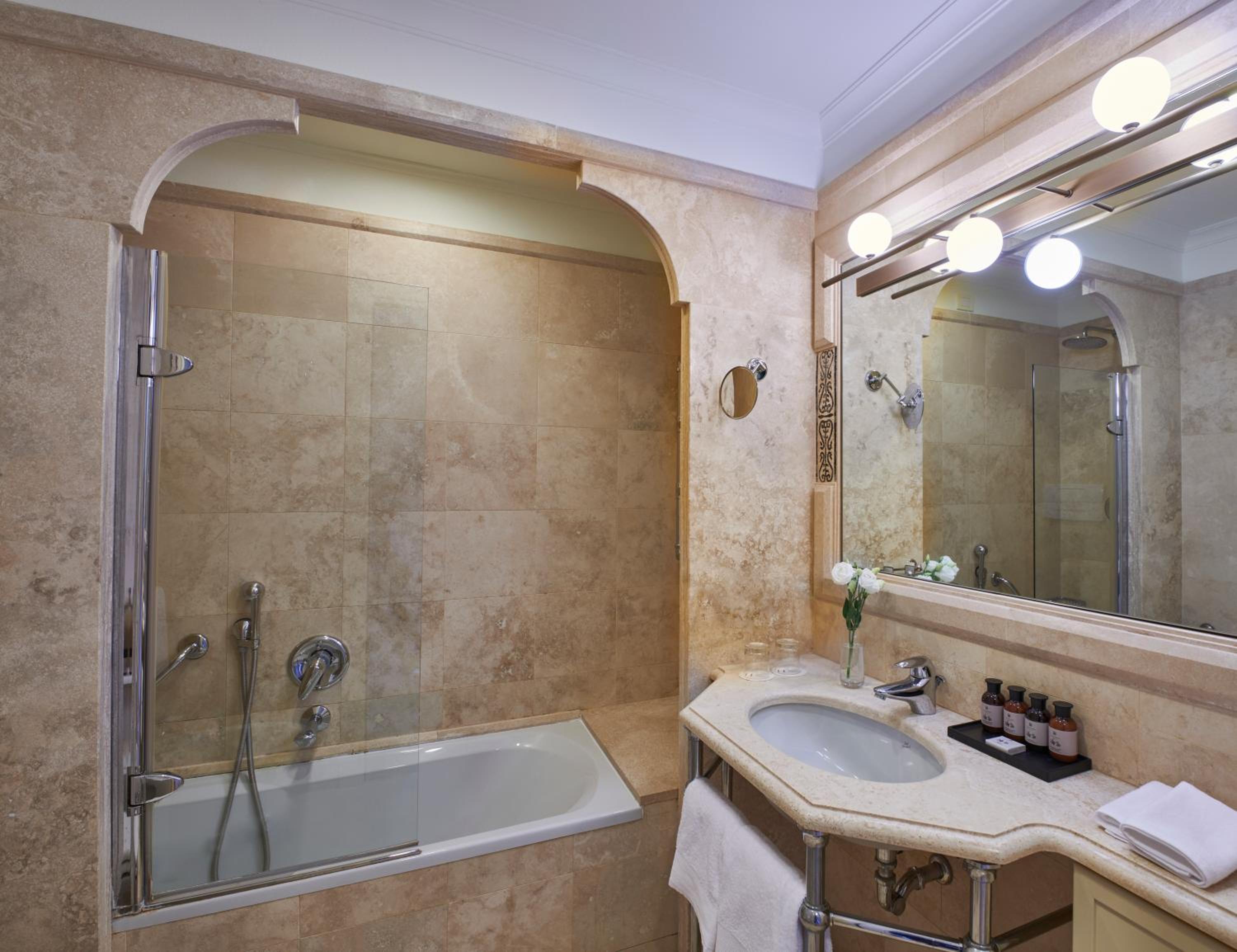 Grand Suite (Non Smoking) - Photo 3