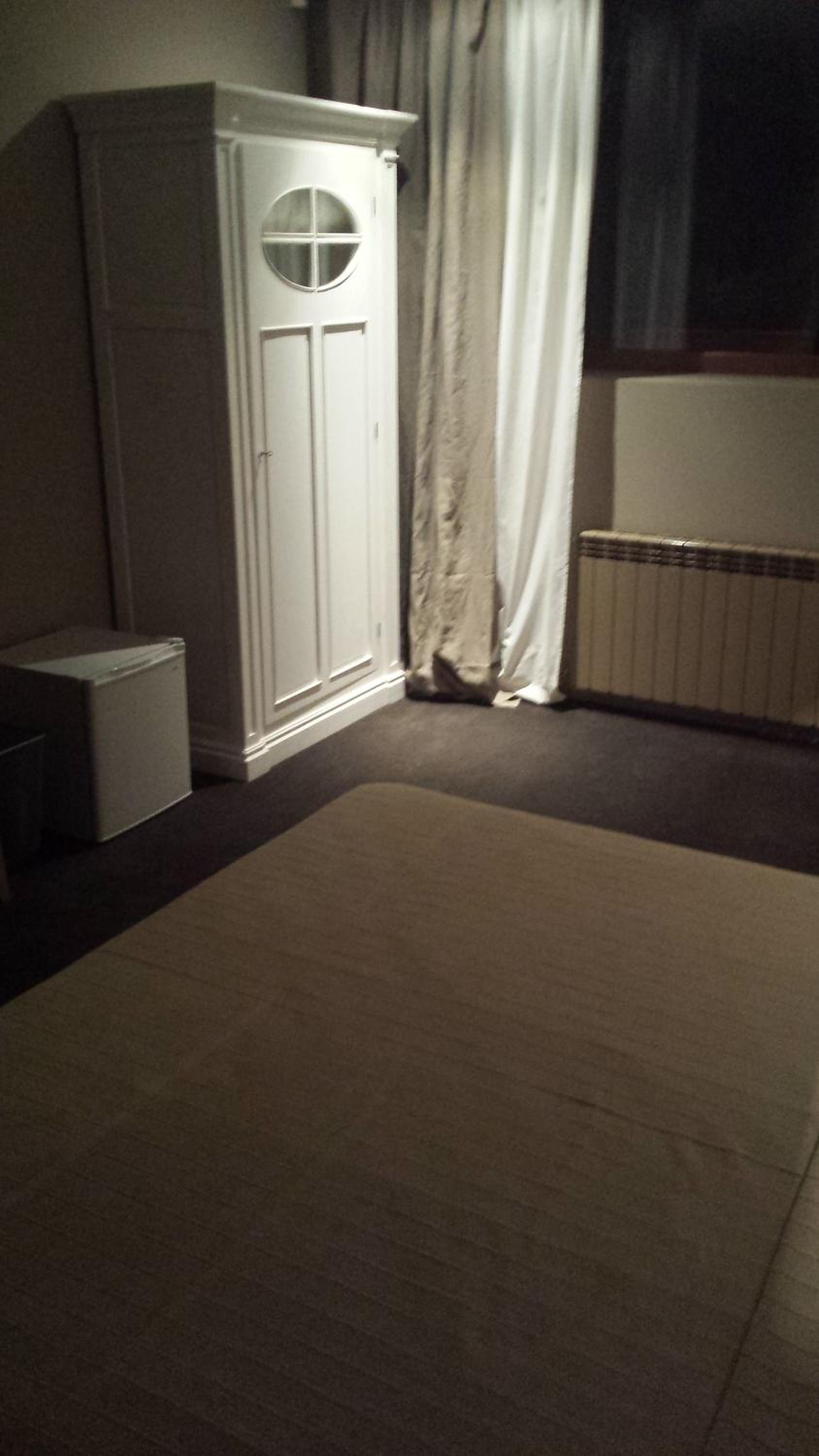 Double Room with Free Secured Parking - Photo 4