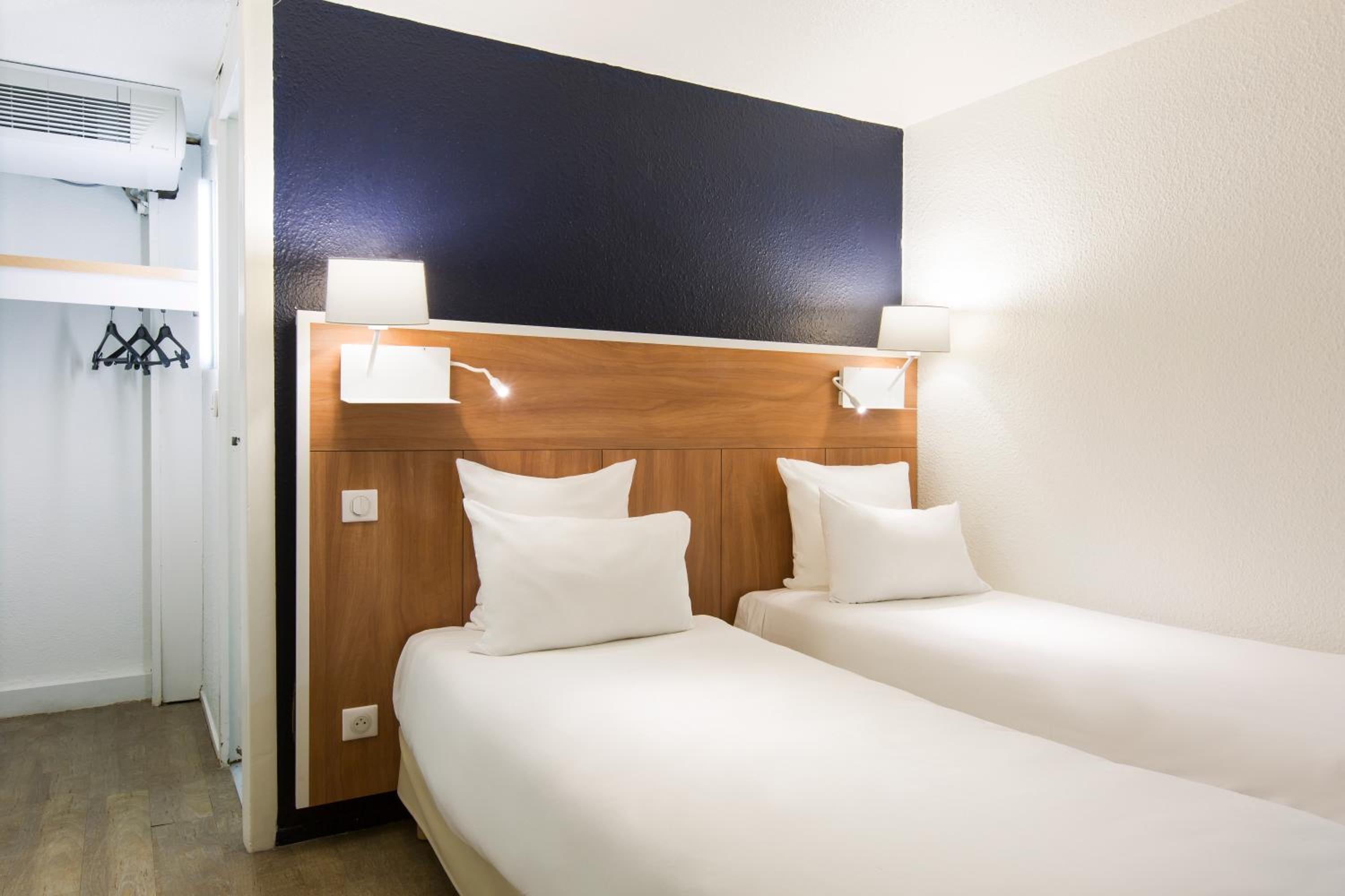 Twin Room - Non-Smoking - Photo 5