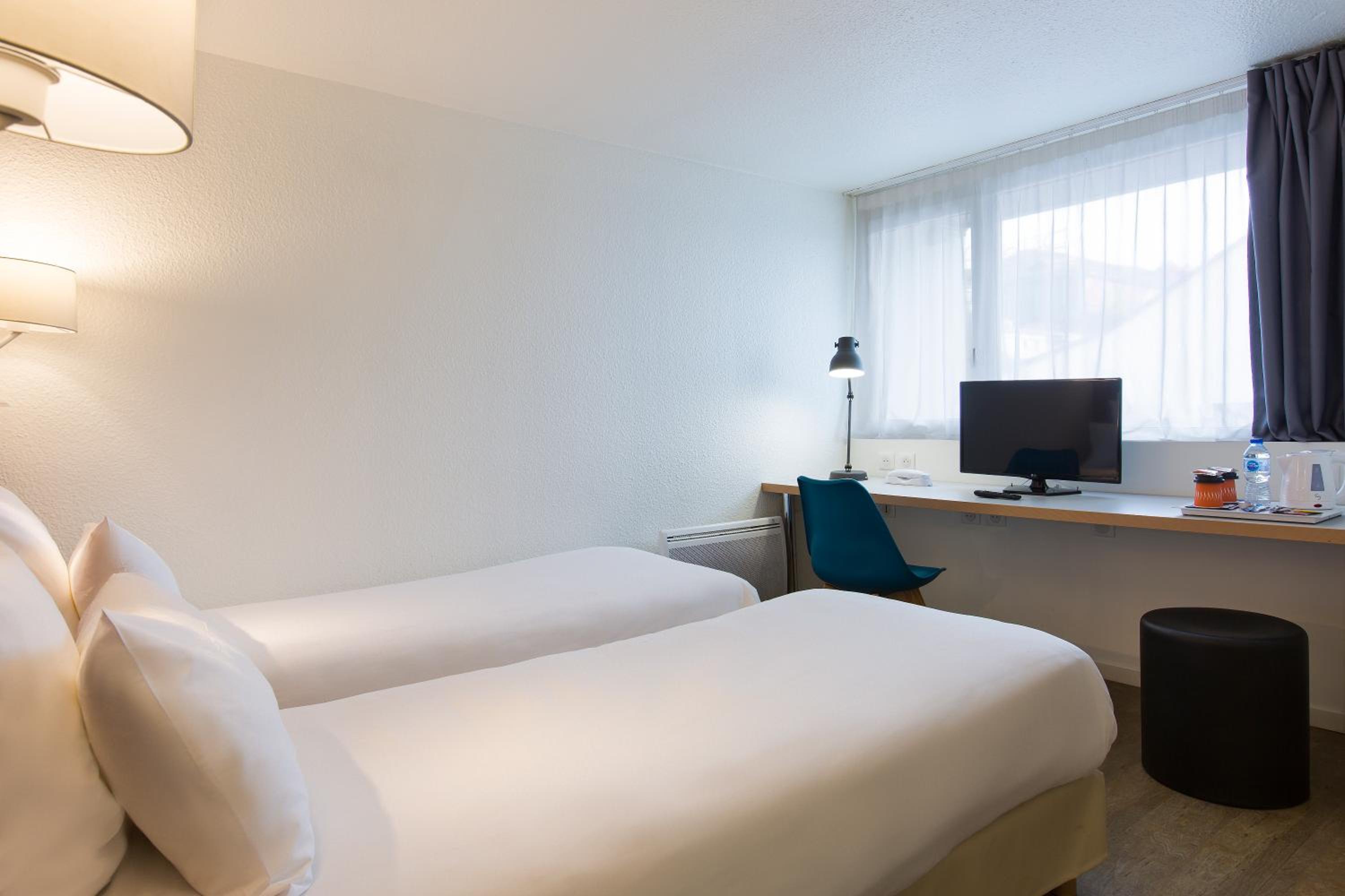 Twin Room - Non-Smoking - Photo 6