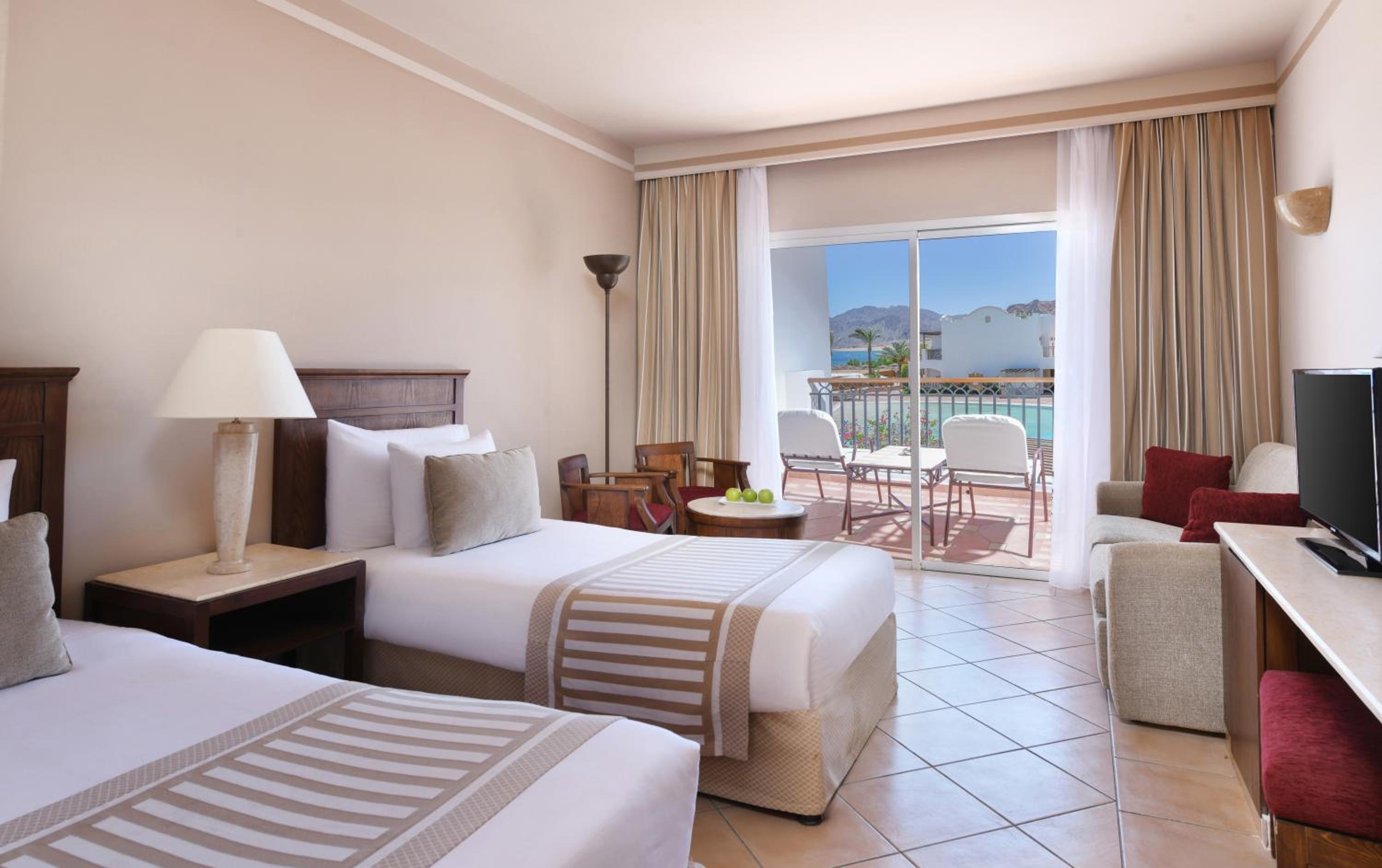 Superior, Queen or Twin Bed, Partial Sea View thumbnail 5