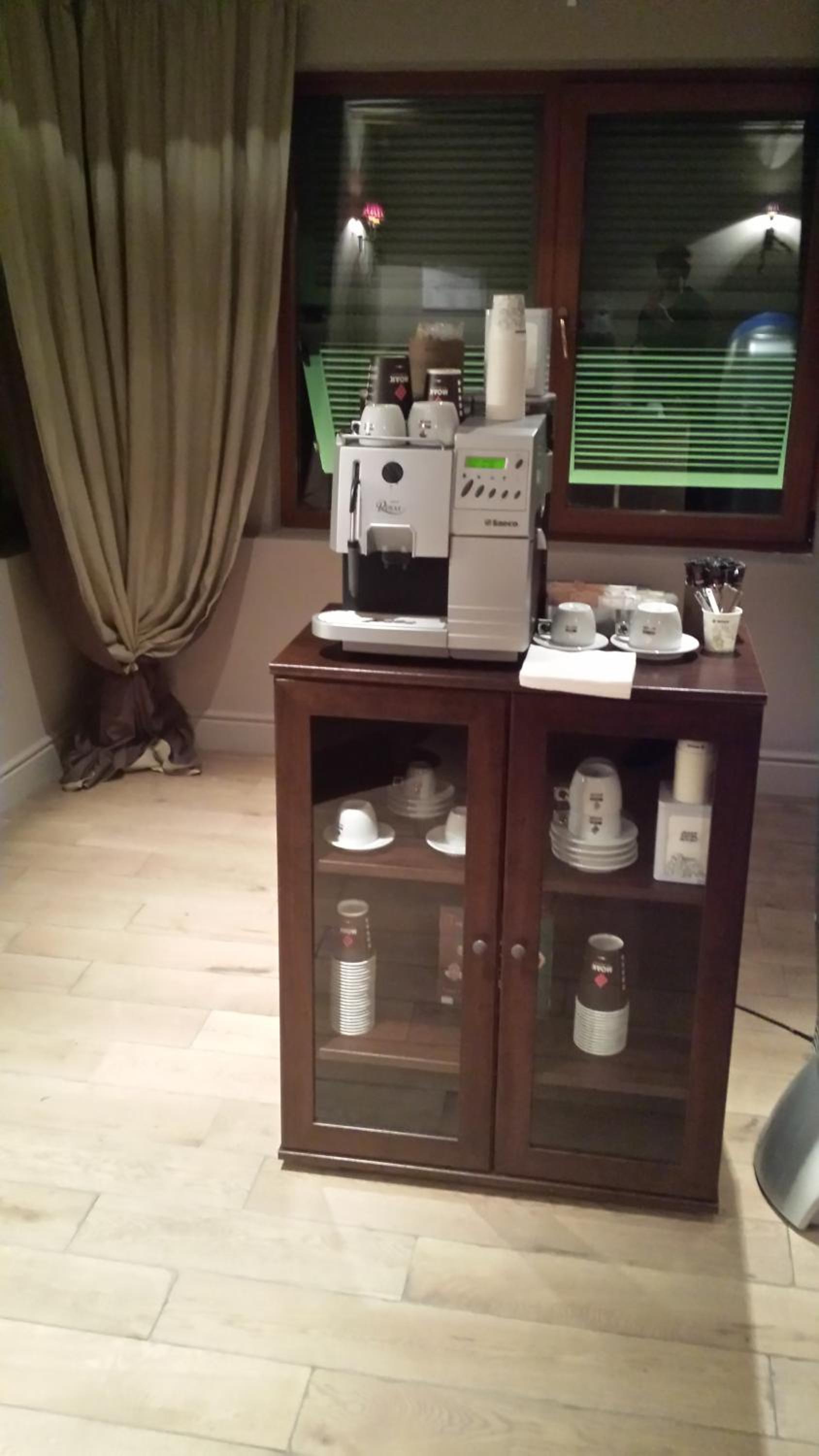 Double Room with Free Secured Parking - Photo 12