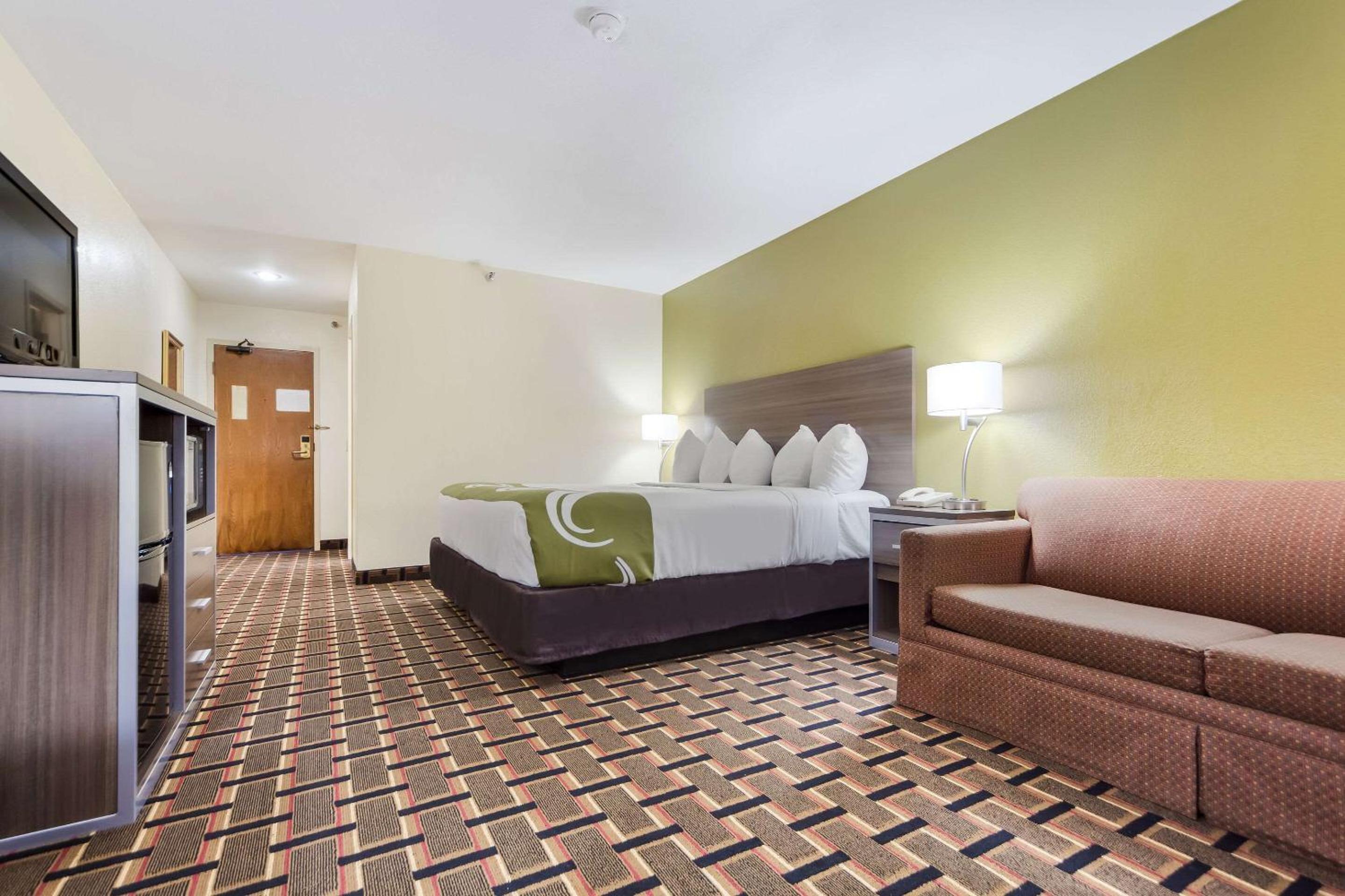 Standard King Room - Non-Smoking  - Photo 4