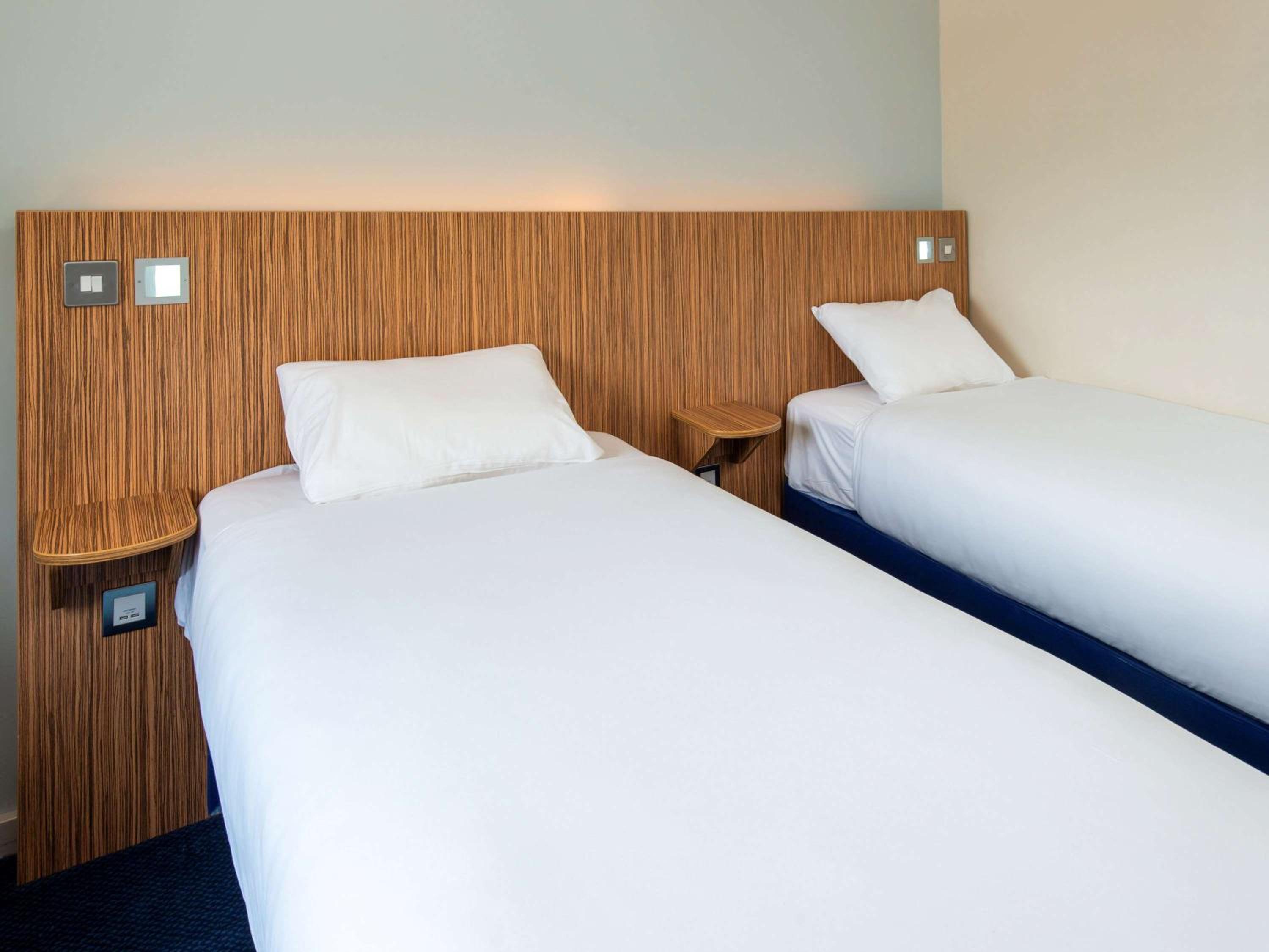 Standard Twin Room - Photo 4