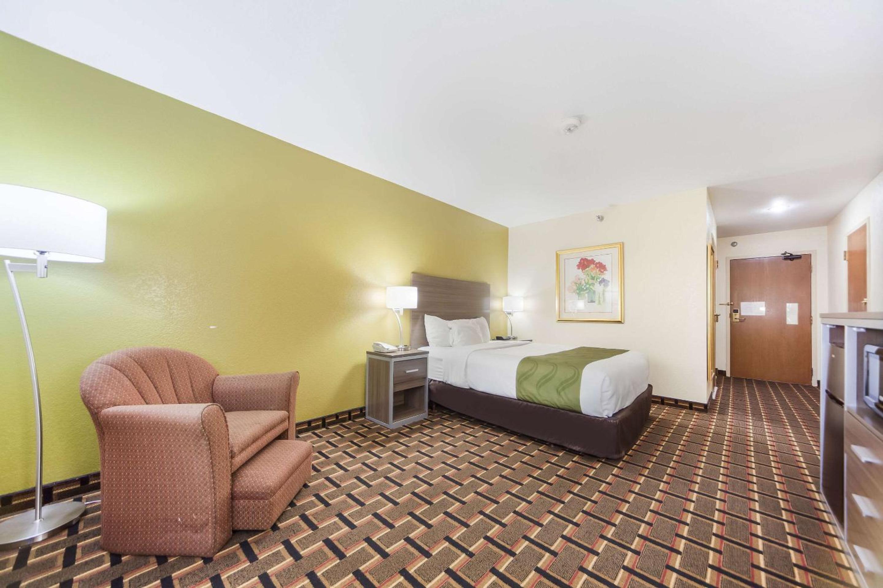 Queen Room - Accessible/Non-Smoking - Photo 3