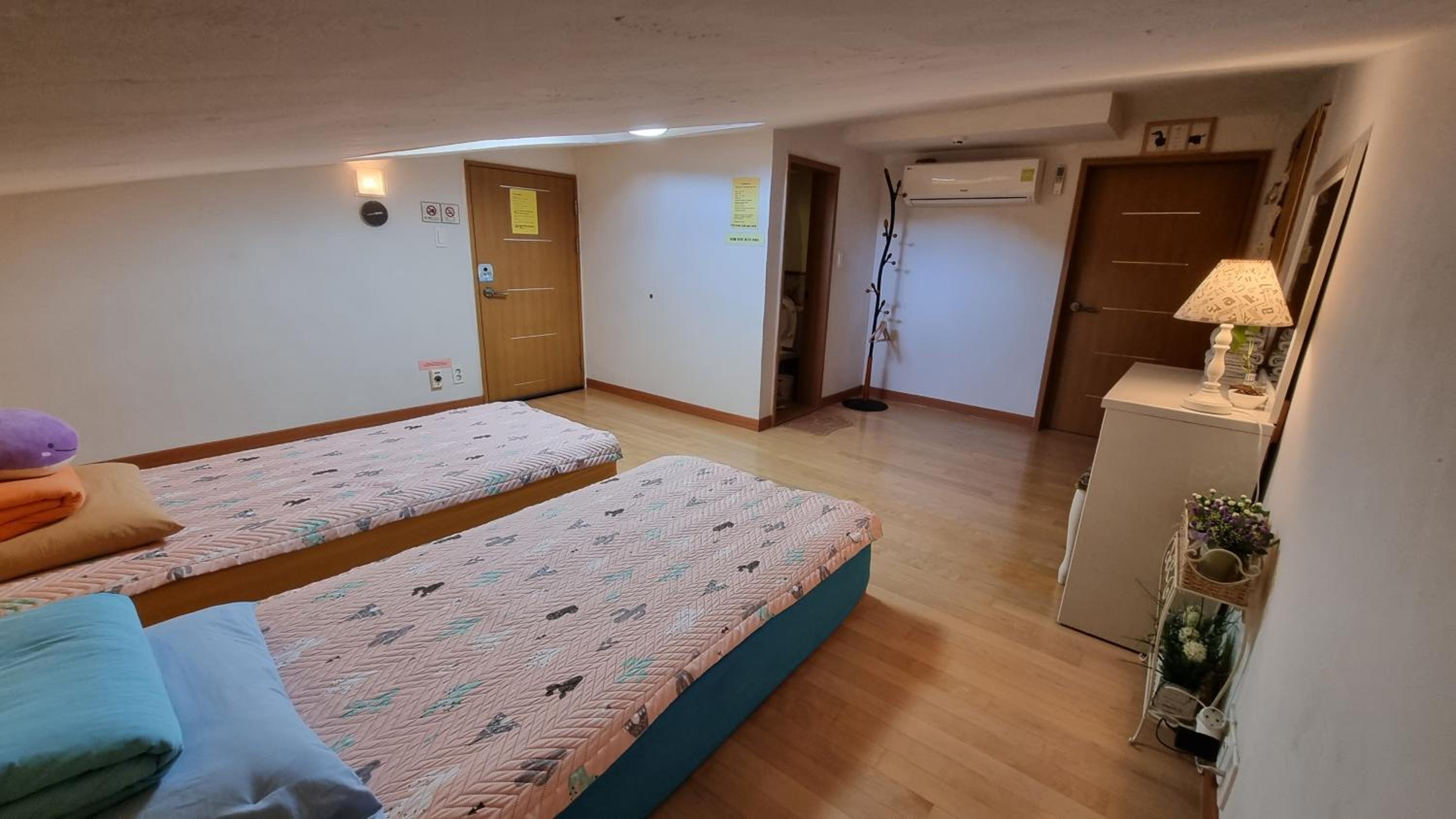 Twin Room with Private Bathroom - Photo 1