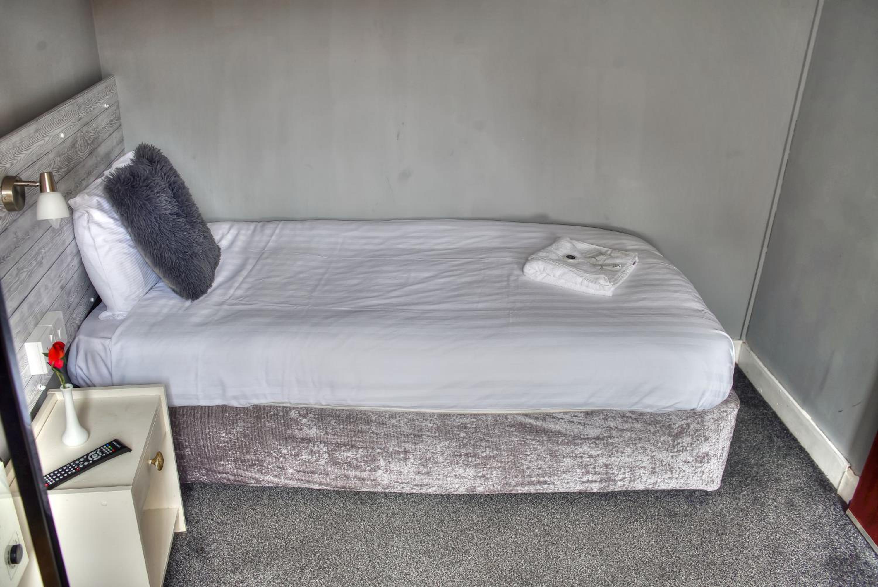Standard Single Room with Shared Bathroom