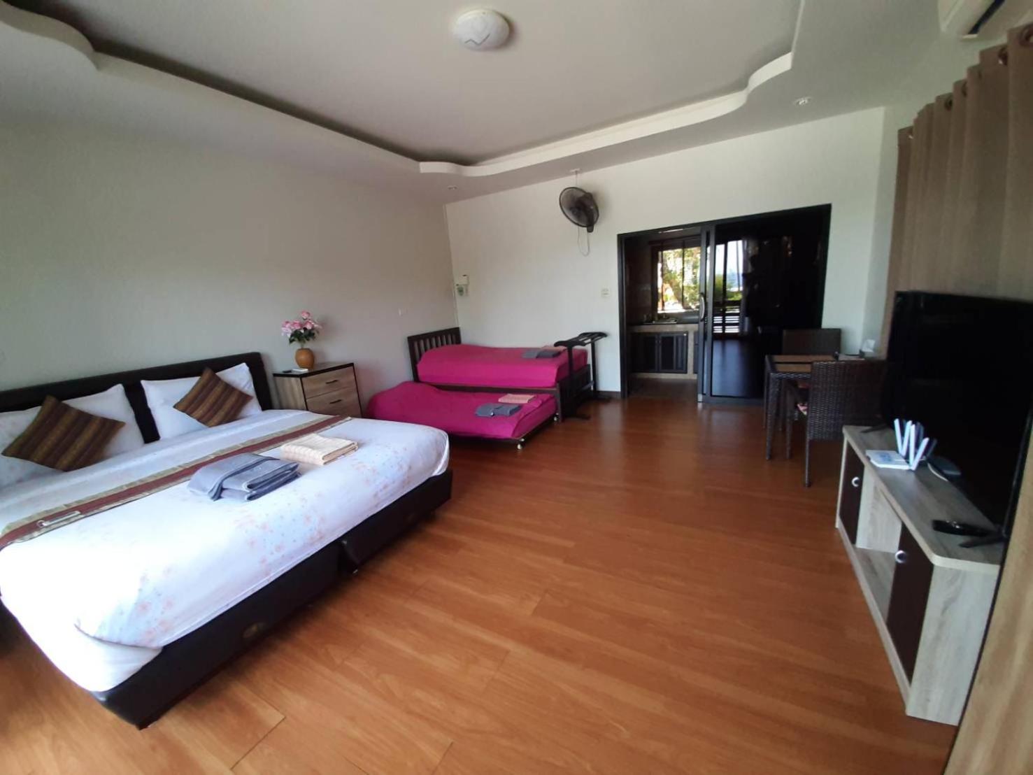 Apartment with Sea View - Photo 4