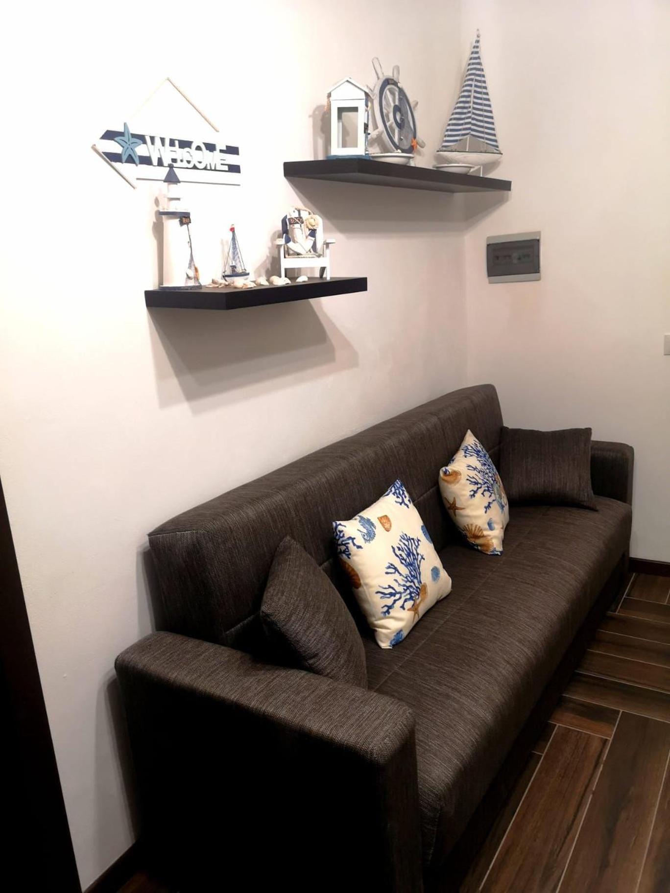 One-Bedroom House - Photo 38