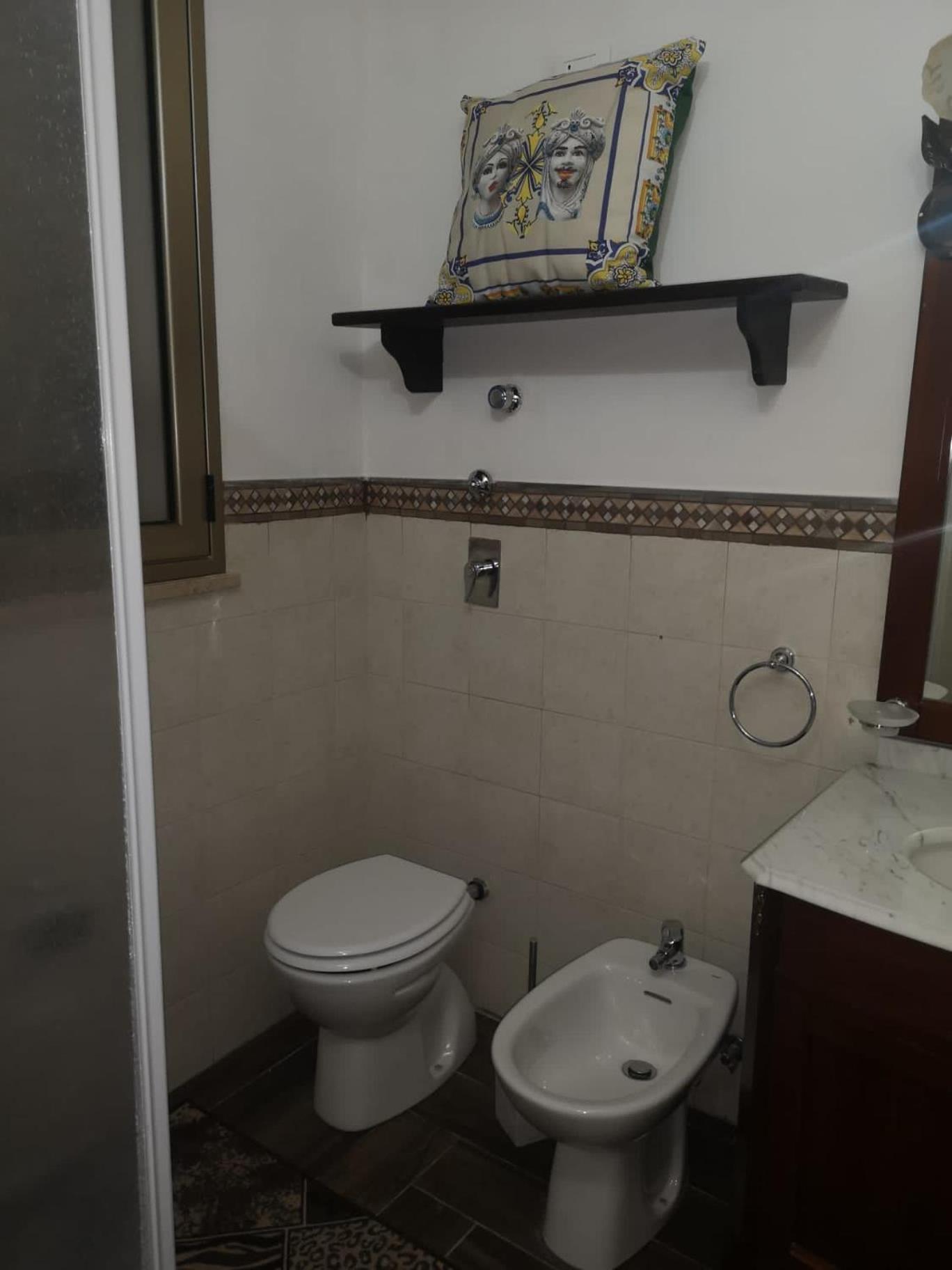 One-Bedroom House - Photo 32