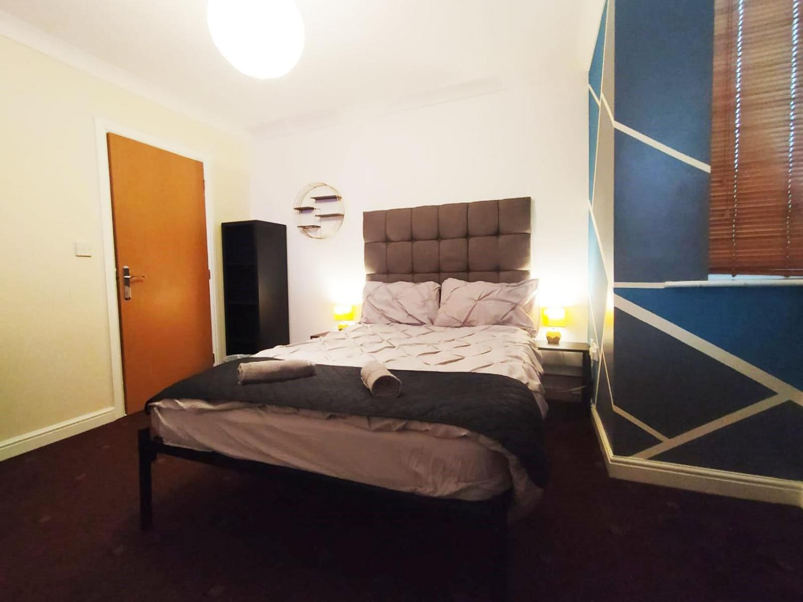 Double Room with Private Bathroom - Photo 6