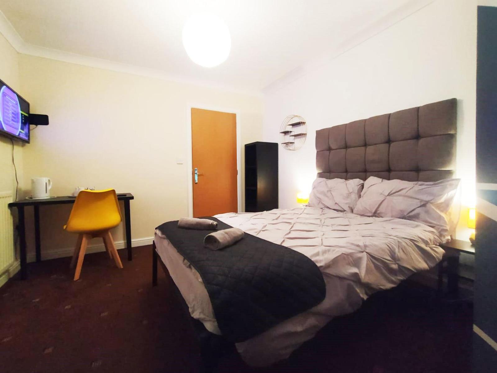 Double Room with Private Bathroom - Photo 12