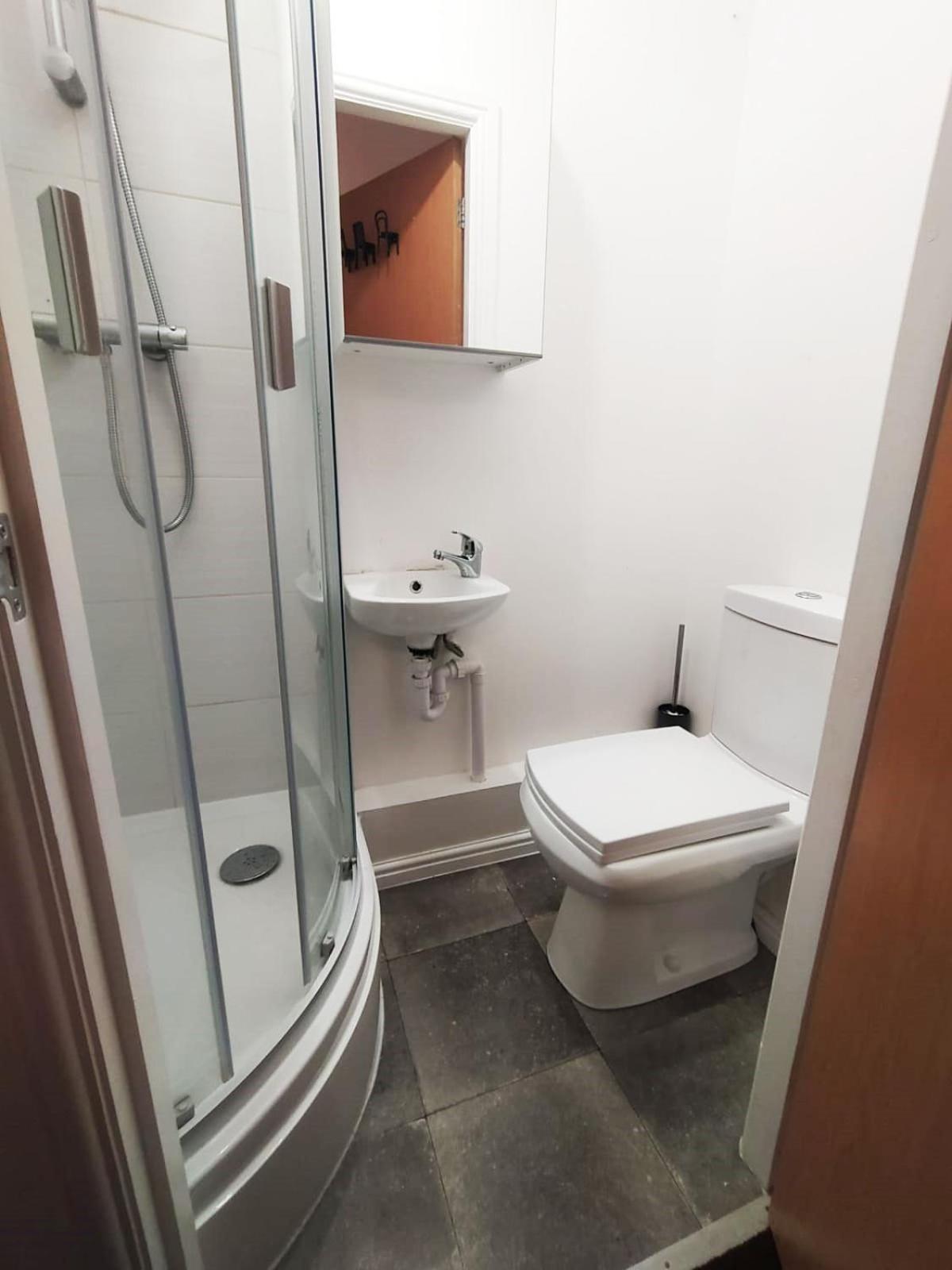 Double Room with Private Bathroom - Photo 7