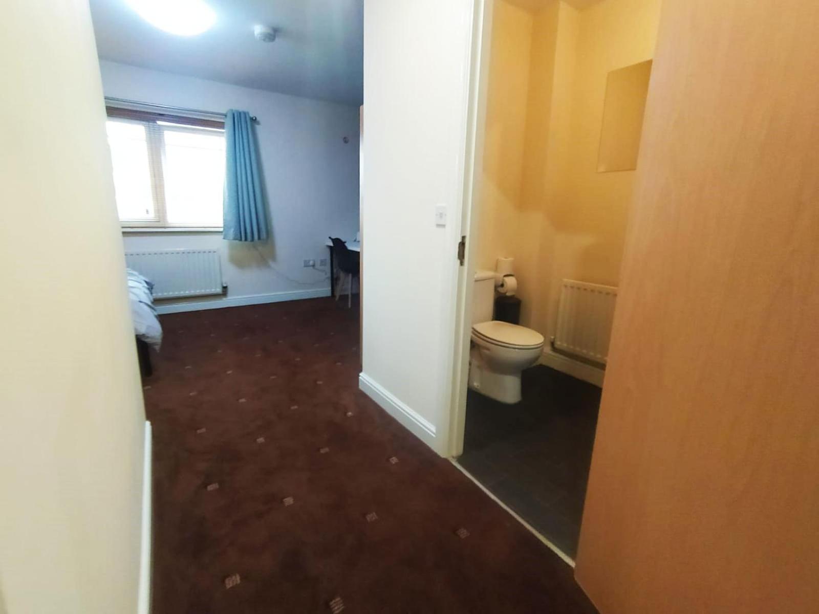 Double Room with Private Bathroom - Photo 8