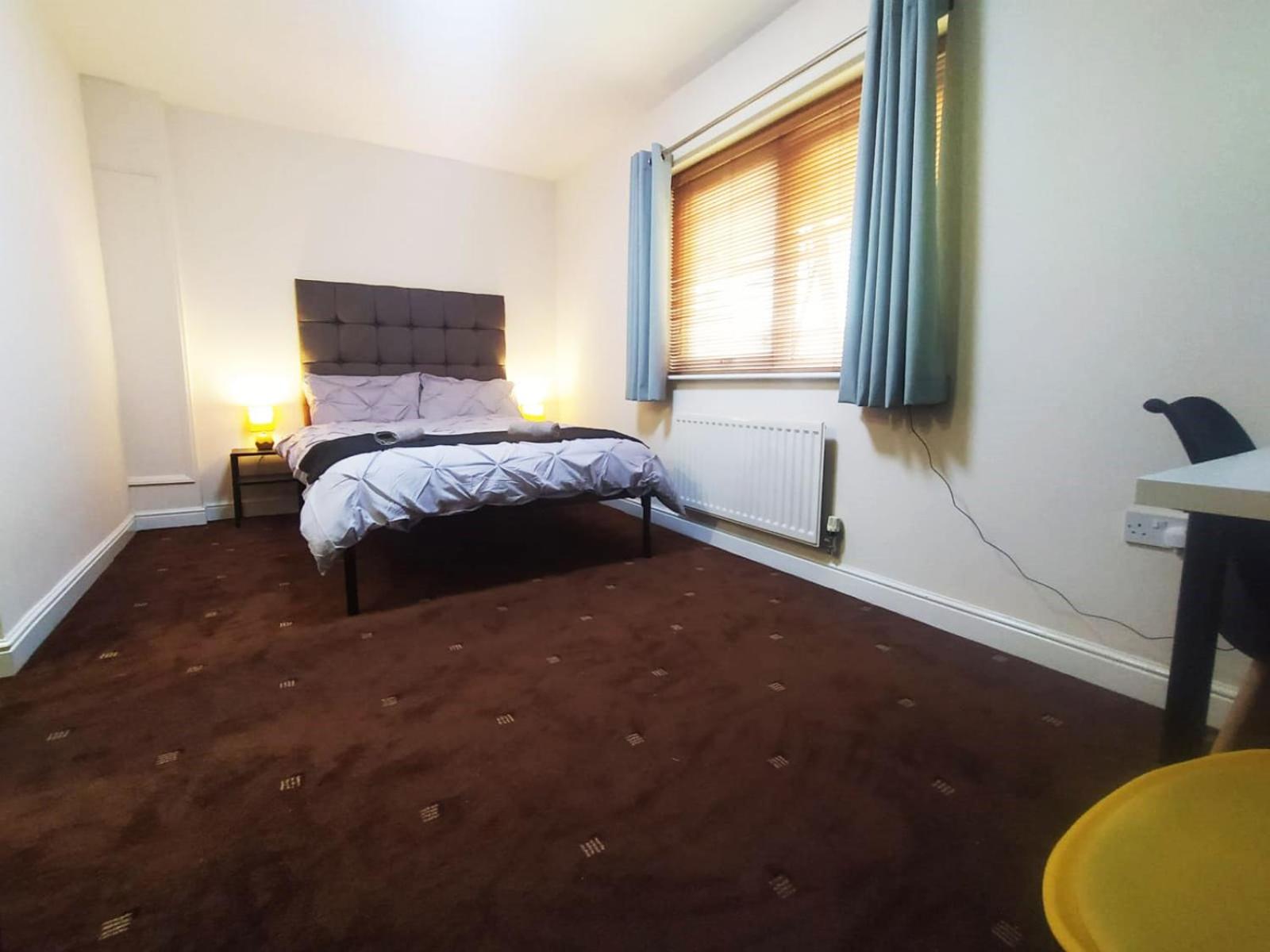 Double Room with Private Bathroom - Photo 10