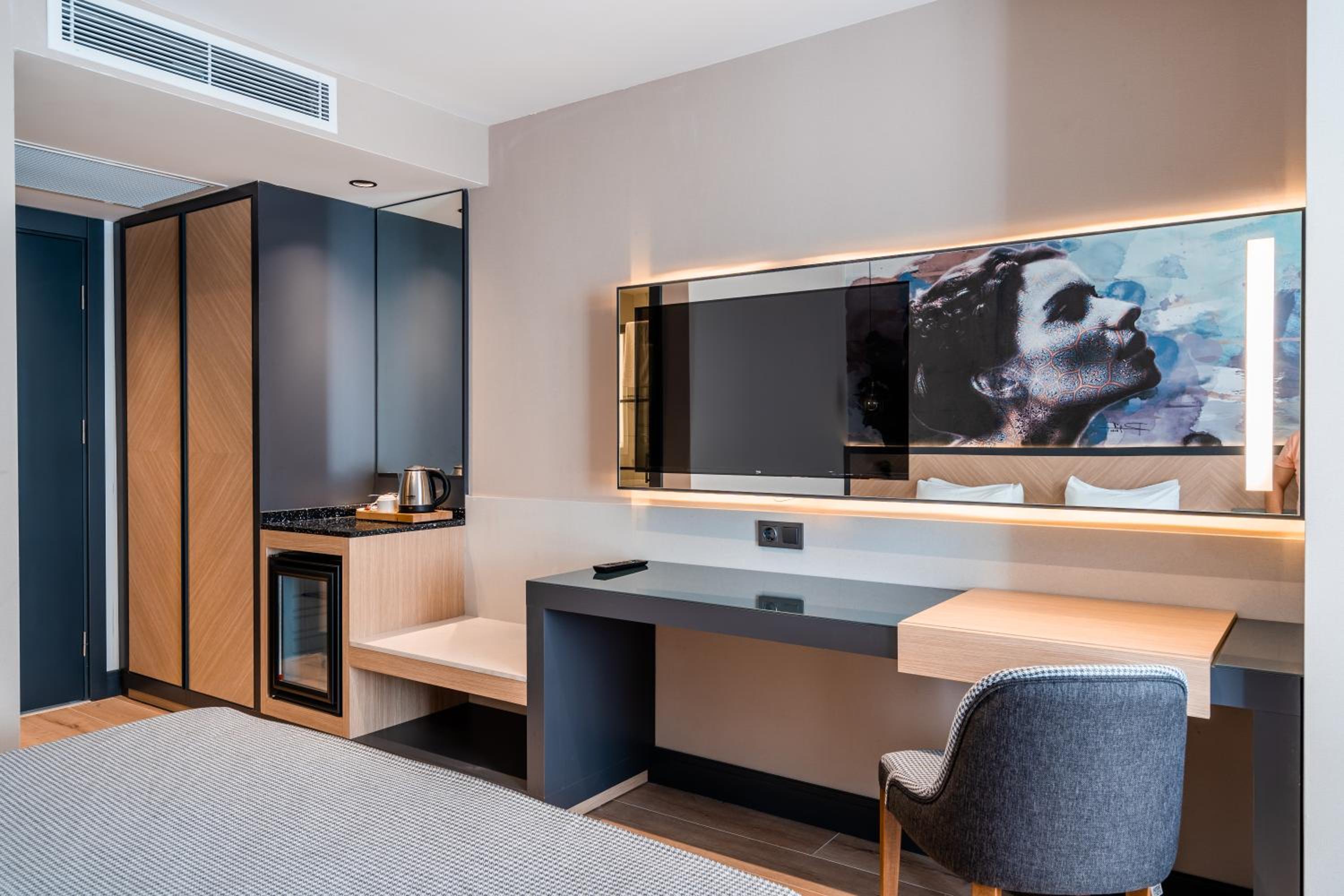 Standard Triple Room thumbnail 5