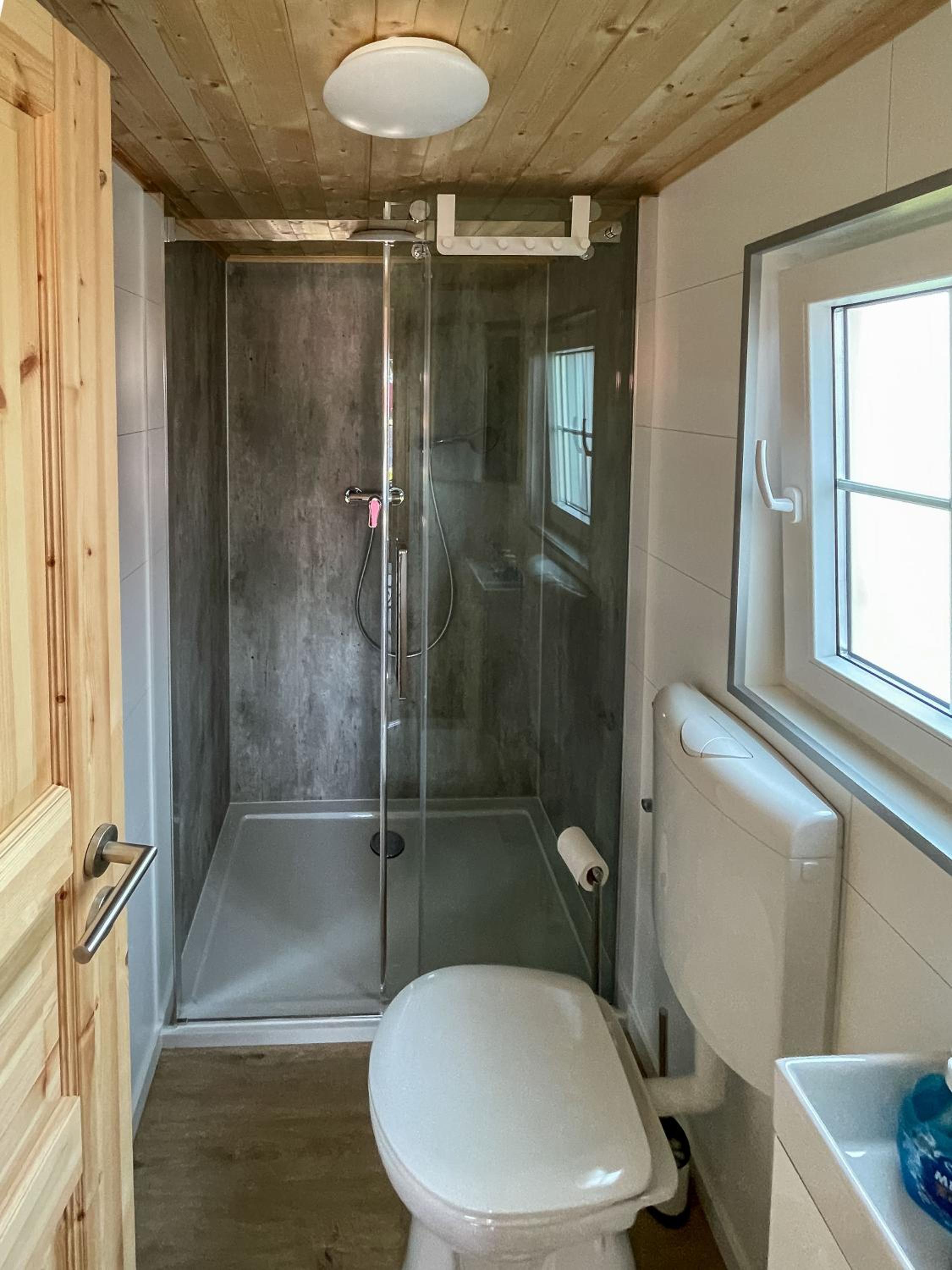 Mobile Home photo 3